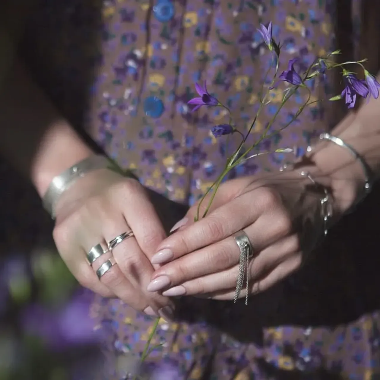 Акцент на руки
-
#golivebraclet#golivearings #акцент #аксессуар #серебро #украшенияручнойработымосква #москваювелирка