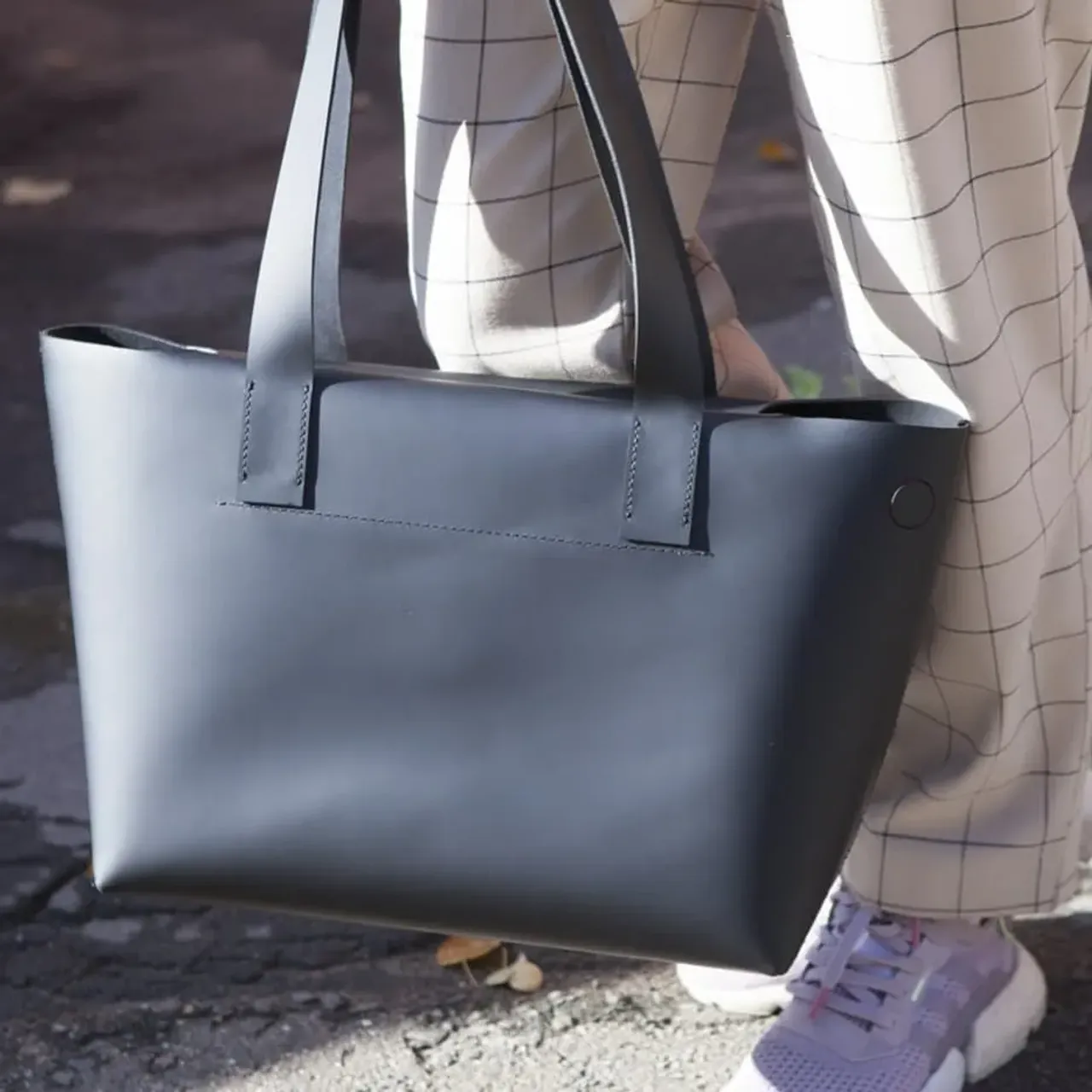 Потрясающе удобна👜
Размер M. 
Кожа для тактильных гурманов♥️
-
#shopper #сумкашопер#шопер#кожанаясумка#сумкаручнаяработа#кожа#эксклюзив