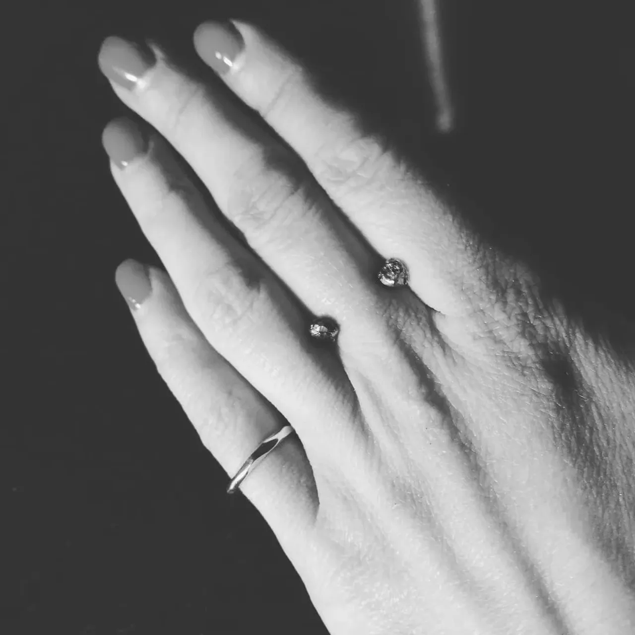 Созданы для того, чтобы притягивать внимание 🍁
-
#ювелирныеукрашения #newjewelry #silver #кольцо #серебро #trend #ювелир #ring #минималистическиеукрашения #jewelry #jewelrydesign #style #contemporaryjewellery #ручнаяработа#fashion#beauty#rings#minimal#кольца#украшенияручнойработы#brand#silver925 #jewelrygram #golivering#golivejewelry #trend#современныеукрашения#newjewelry #купитькольцо#украшенияназаказ#украшениялюкс#jewelrydesigner