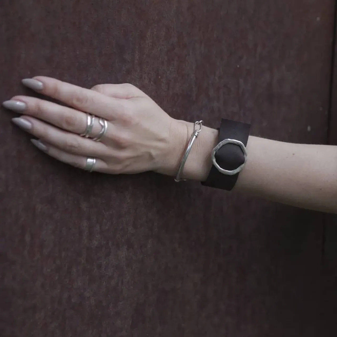 Кожаный браслет с вулканическим кругом.
-
#golivebracelet#кожасеребро#браслеткожа#серебро#украшенияизсеребра #украшениянакаждыйдень#накажыйдень
