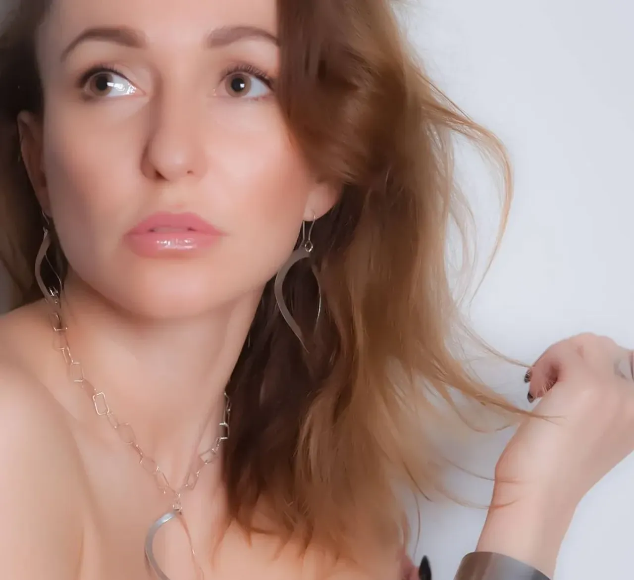 Если втекаешь в музыку весны, то можешь вставить ее в два уха. А голос нашего голоса будет шептать капли
-
#goliveset#серьгикруги#купитькомплект#матовоесеребро#необычныеукрашения#оригинальныйподарок#golivearrings#этойвесна