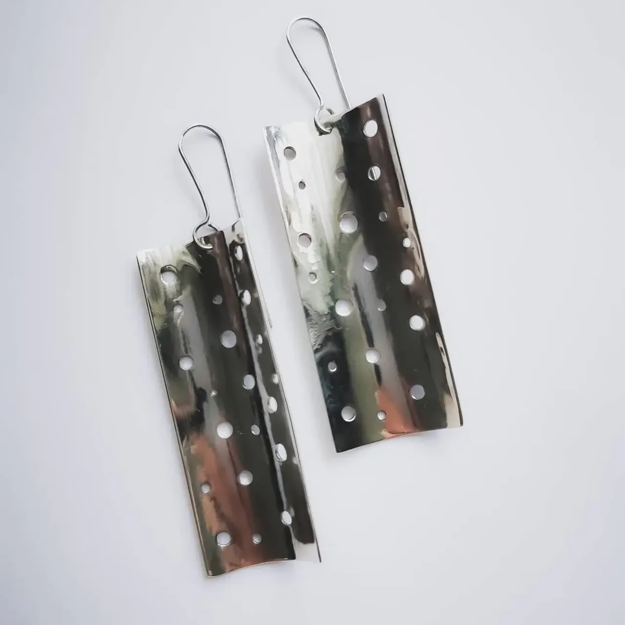 Крупные серьги в индустриальном дизайне.
-
#golivearrings #серебро925#купитьсерьги#серьги#стиль#ювелирмосква#ювелирнаястудия