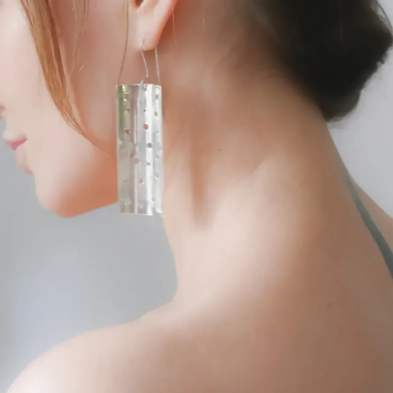 Крупные серьги в индустриальном дизайне.
-
#golivearrings #серебро925#купитьсерьги#серьги#стиль#ювелирмосква#ювелирнаястудия
