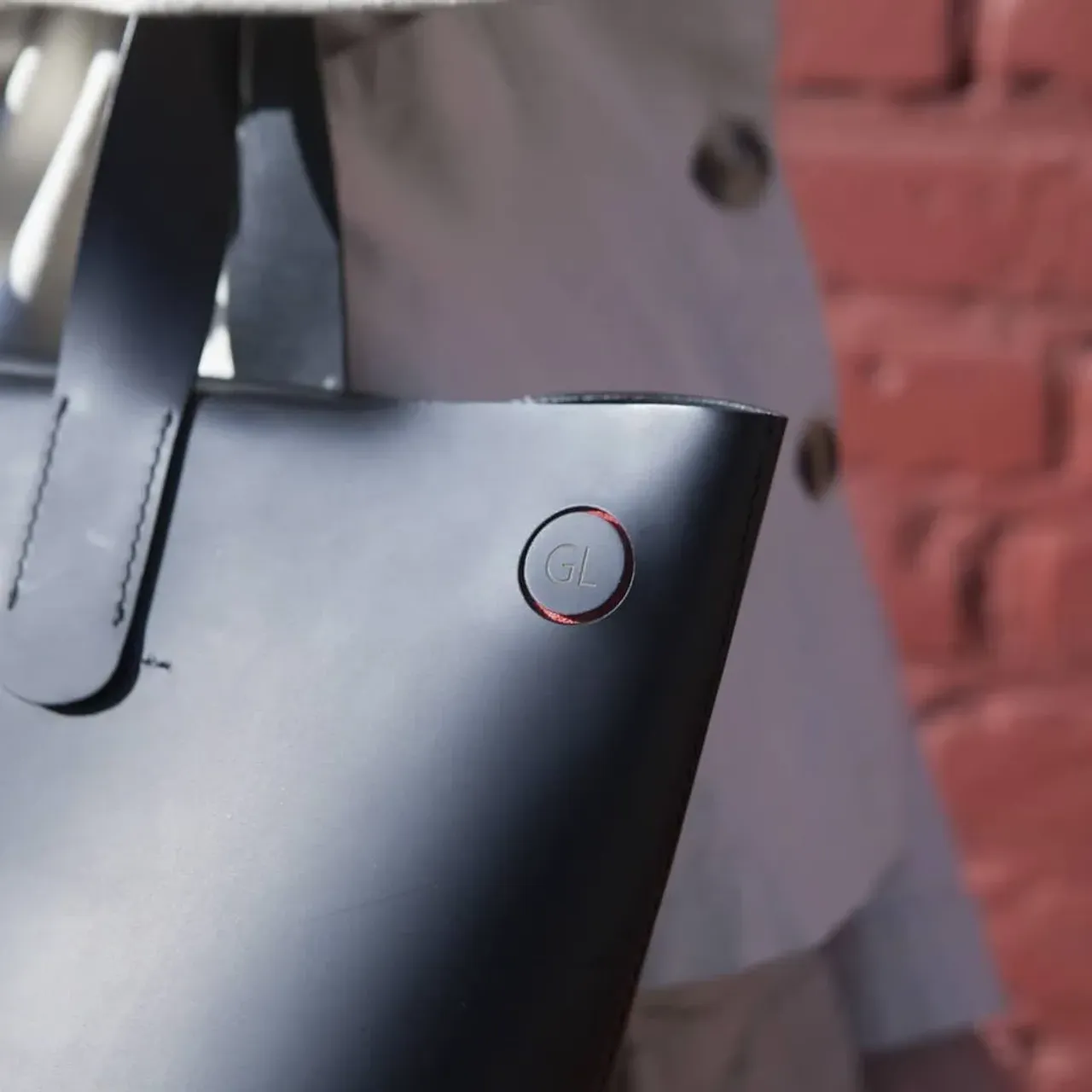 Потрясающе удобна👜
Размер M. 
Кожа для тактильных гурманов♥️
-
#shopper #сумкашопер#шопер#кожанаясумка#сумкаручнаяработа#кожа#эксклюзив