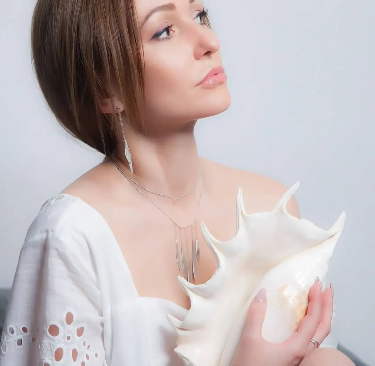 Капли летнего дождя. Шум прибоя. Звон колокольчиков.🌅🌧️
Серьги: серебро 925. Длина 8см
Колье: серебро 925. Длина 40 см.
Стоимость комплекта 6.800 руб. -
#оригинальныеукрашения#комплектукрашений#серебро925 #комплект#коль#купитькомплект#goliveset#серьги #комплект#golivenecklace