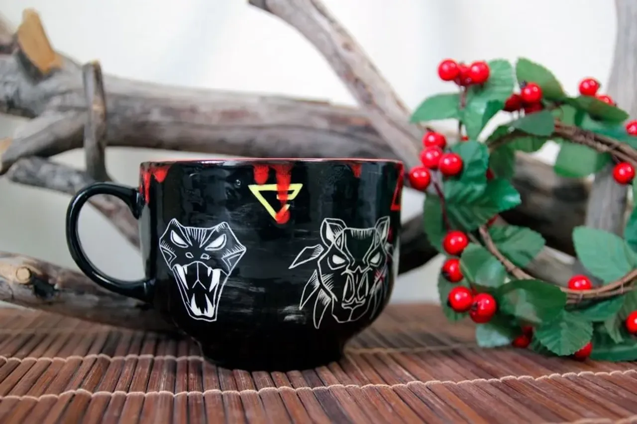 Фаянсовая Ведьмачья кружка на 600мл
Улетела от меня на крыльях Почты России к своему новому хозяину)) 

🐺Повтор - 2000р

По желанию можно добавить надписи, изменить цвет внутри с красного, на любой угодный вам. С вопросами в Директ =) 

#ведьмак #ведьмак3 #ведьмак3дикаяохота #ведьмакузаплатитечеканноймонетой #ведьмакарт #школакота #thewitcher #thewitcheredit #thewitcher3 #геральт #геральтизривии #кружка #кружкавподарок #кружкасросписью #фаянс #фаянсоваяпосуда #керамика #ceramics #ceramica #potteryforall #handmadeceramics