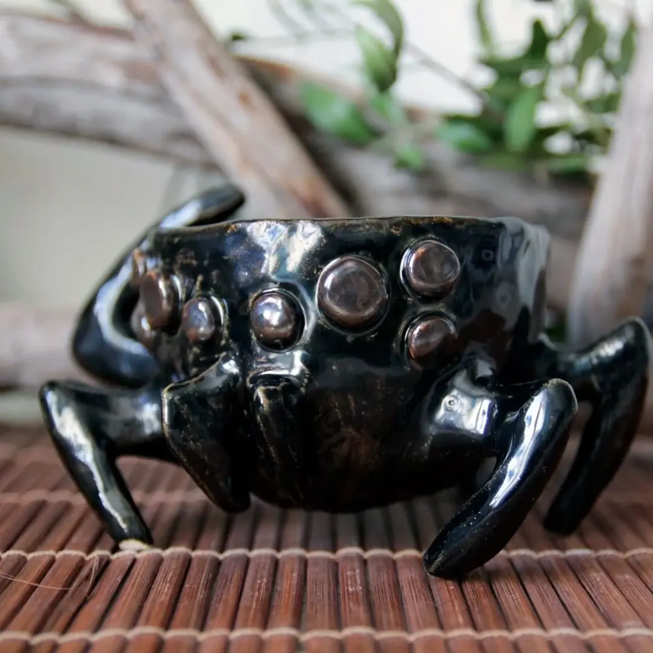 Листайте карусель! Там внутри этой чашки космос *___*

Слепить из мягкой и податливой глины лапки так, чтобы они были на одном уровне + выдерживали вес чаши + не были слоняче толстыми - это сложно 😬 Но я, как видите, справилась =))

Это вообще история о том, как мы порой думаем "Да не... это слишком сложно\заморочено, наверное стоит придумать что-то другое". А порой не думаем, а просто идем и делаем, пробуем.

Паучок отправился к своей хозяйке. Возможно уже прибыл и радует её.
Космос внутри этой чашки меня особенно впечатлил.

🖤 могу сделать повтор в других цветах

#ceramic #ceramics #ceramica #ceramiclove #handmade #pottery #ceramicart #potterylove #clayworks #handmadeceramic #instapottery #handcrafted #handcraft #керамика #лепкаизглины #красиваяпосуда #посудадлядома #керамикадлядома #паук #птицеед #паукптицеед #большопаук #шелоб