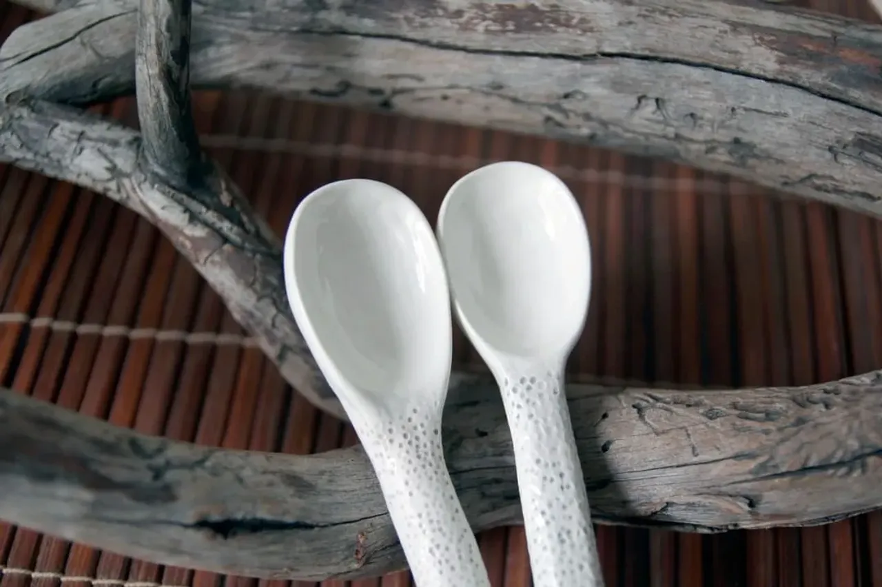 Из этих ложек осталась одна, которая слегка изогнута
20см, фаянс - 1000р 

Я по прежнему не успеваю сфотографировать их торчащими из салата =)
Но в моем воображении кадры просто 🔥 
Для следующей партии обязательно проведу вдумчивую и обстоятельную фотосессию! 

#мухомор #гриб #фаянс #ложка #ложкамухомор #керамика #ручнаяработа #ceramics #ceramicart #ceramicdesign #pottery #potteryforall