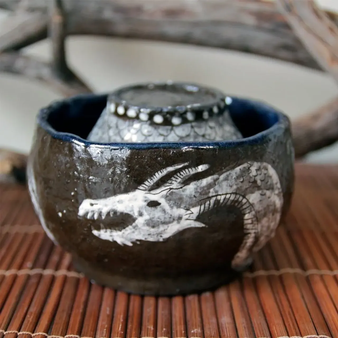 #ceramic #ceramics #ceramica #ceramiclove #handmade #pottery #ceramicart #potterylove #clayworks #handmadeceramic #instapottery #handcrafted #handcraft #керамика #лепкаизглины #красиваяпосуда #посудадлядома #керамикадлядома #боул #дракон #миска #море #синий #голубой