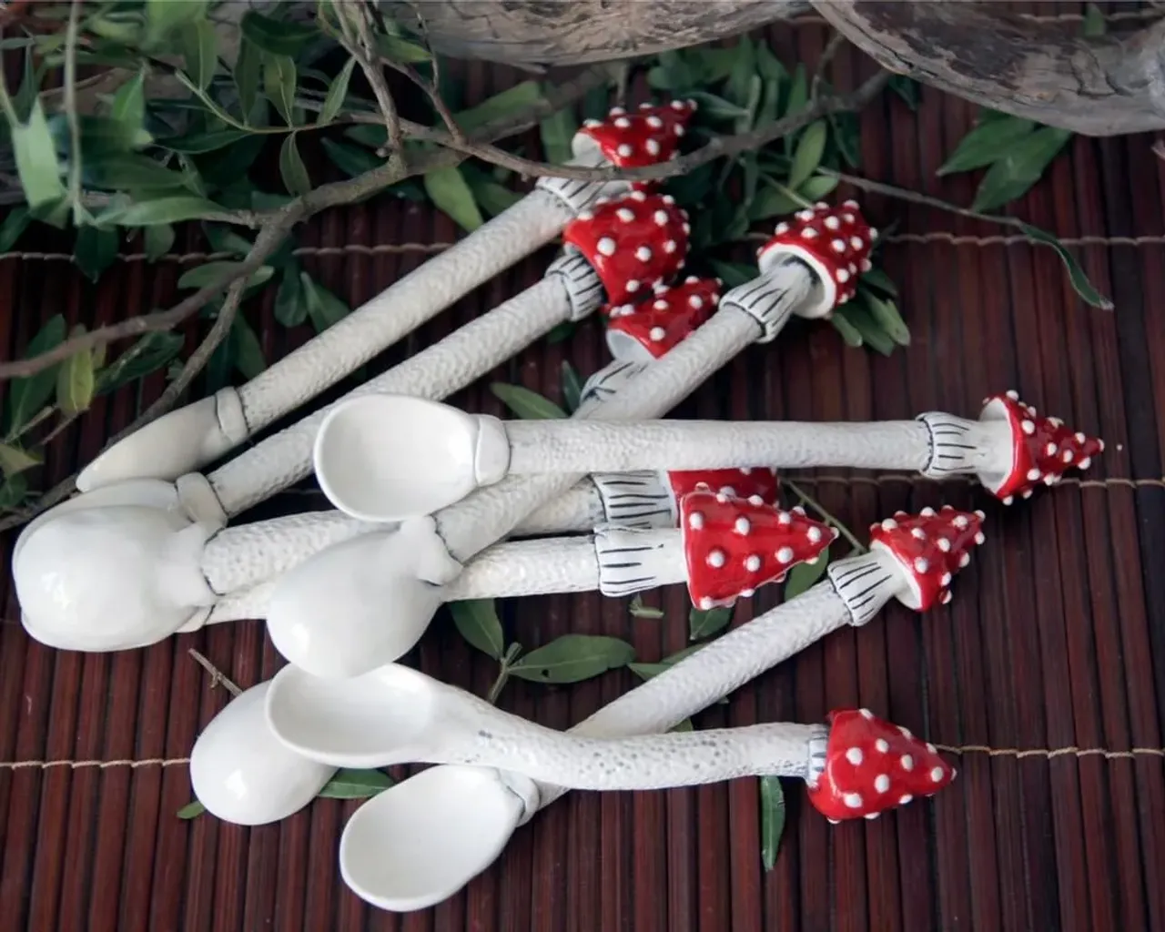 Грибные ложки снова есть =)
Круто смотрятся в сахарницах и солонках.

🌿850р\шт
Пишите мне, и я пришлю фото тех, что в наличии.
Размеры, формы - все разные, т к лепятся руками и никак иначе 🙂

#ceramic #ceramics #ceramica #ceramiclove #handmade #pottery #ceramicart #potterylove #clayworks #handmadeceramic #instapottery #handcrafted #handcraft #керамика #лепкаизглины #красиваяпосуда #посудадлядома #керамикадлядома #мухомор #гриб #тихаяохота #ложка #керамическаяложка #лес #природа