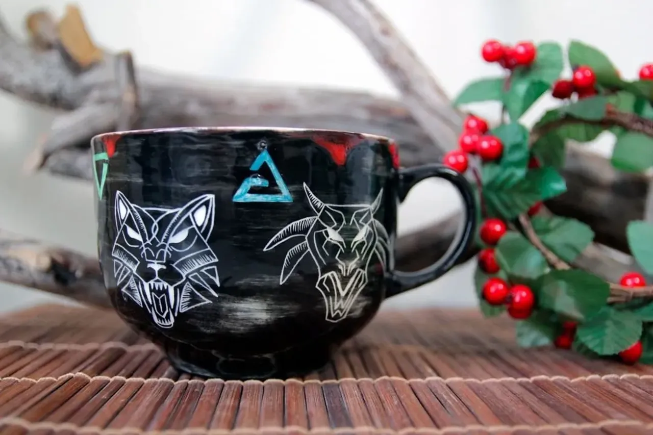 Фаянсовая Ведьмачья кружка на 600мл
Улетела от меня на крыльях Почты России к своему новому хозяину)) 

🐺Повтор - 2000р

По желанию можно добавить надписи, изменить цвет внутри с красного, на любой угодный вам. С вопросами в Директ =) 

#ведьмак #ведьмак3 #ведьмак3дикаяохота #ведьмакузаплатитечеканноймонетой #ведьмакарт #школакота #thewitcher #thewitcheredit #thewitcher3 #геральт #геральтизривии #кружка #кружкавподарок #кружкасросписью #фаянс #фаянсоваяпосуда #керамика #ceramics #ceramica #potteryforall #handmadeceramics