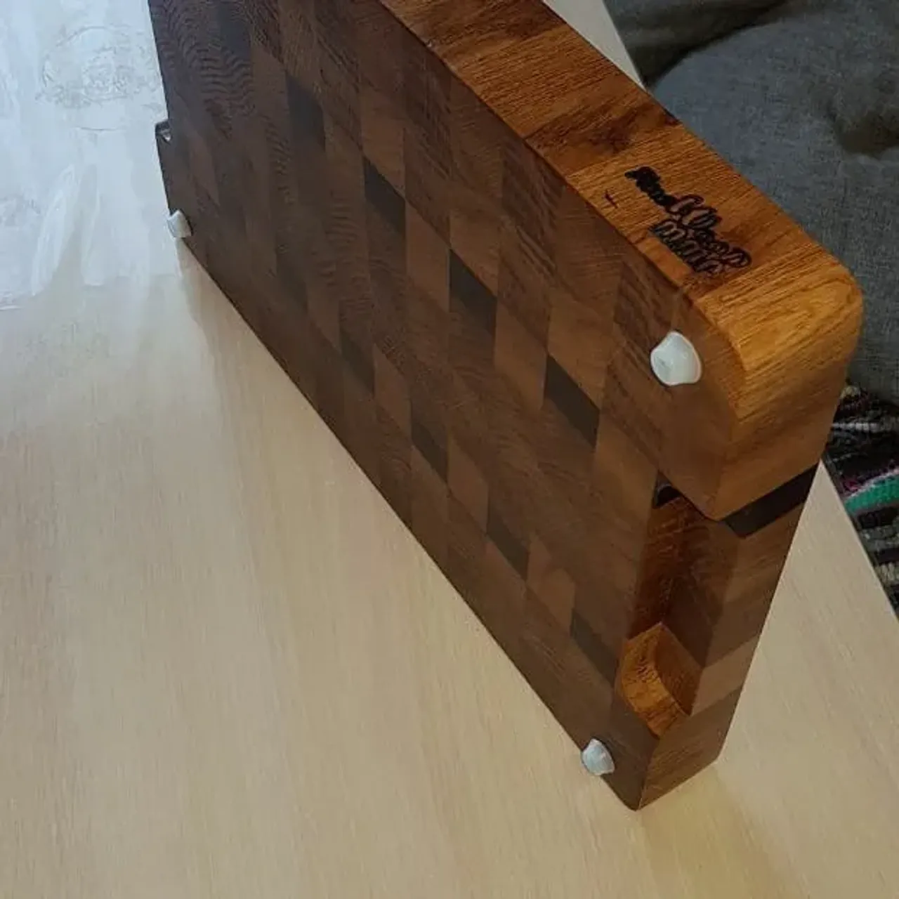 Шикарная доска из дуба и термо граба. Торцевая разделочная доска. Украсит любой интерьер и станет любимой доской на кухне 
#издереваназаказ #торцеваядоска #торцеваяразделочнаядоска #кухоннаядоска #кухонныепринадлежности #идеядляподарка #торцевоймассив