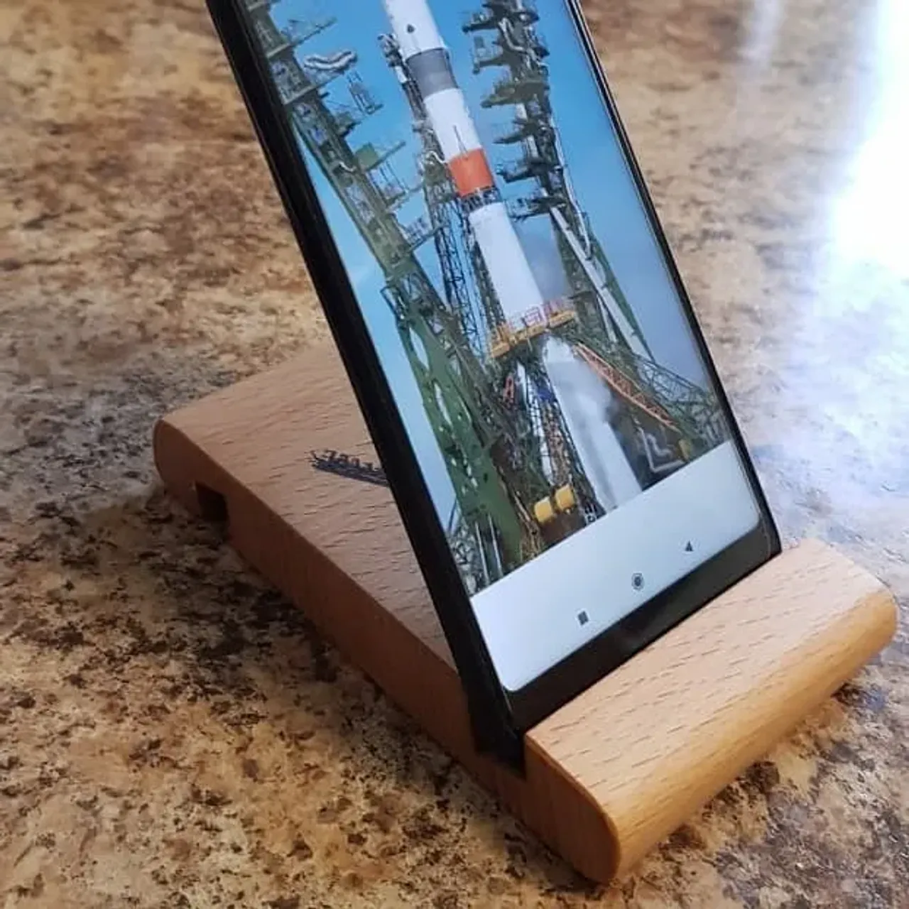 В продолжение предыдущему посту. Подставочек с эмблемой "Байконур". Материал бук, покрытие маслом.
#изделияиздерева #ручнаяработа #издереваназаказ #ручнаяработаназаказ #столярнаямастерская