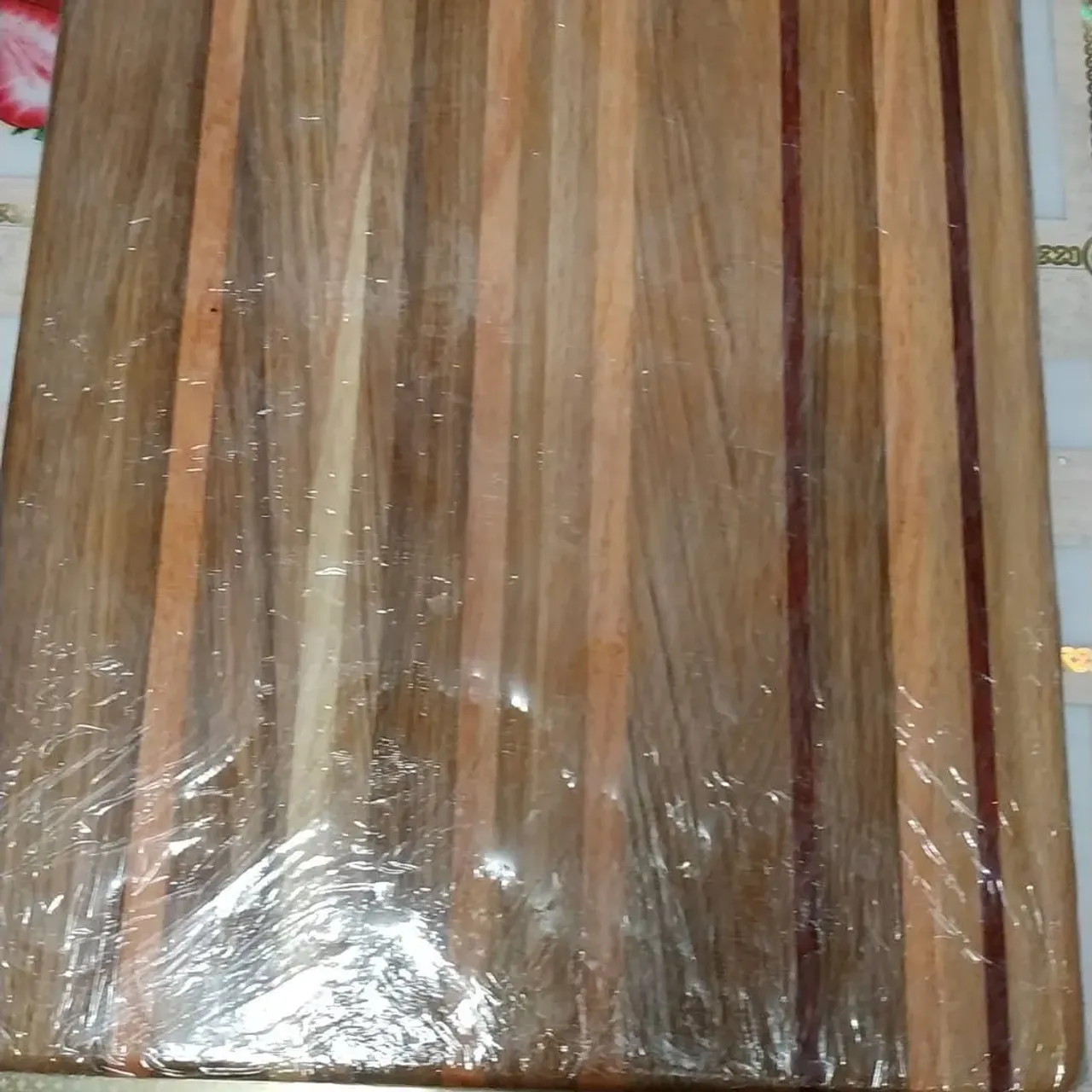 Разделочная доска "Полосатик". Выполнена из дуба, ясеня, бука и падука. Пропитана смесью минерального масла и пчелиного воска.
#издереваназаказ #изделияиздерева #кухонныепринадлежности #кухоннаядоска #разделочнаядоска #разделочнаядосканазаказ