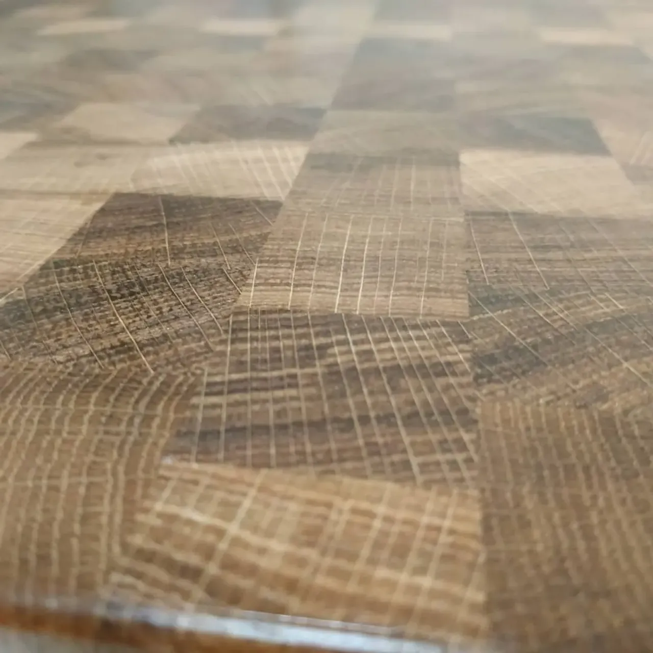 Ещё одна дубовая красотка отправилась к своему хозяину. Торцевая разделочная доска из дуба. Размер 30х40х4 см.
#издереваназаказ #изделияиздерева #торцеваяразделочнаядоска #торцеваядоска #торцеваядоскаиздуба #торцеваядосканазаказ #торцевыедоски #столярная_мастерская #столярныеработы #столярнаямастерская #издеревадлякухни