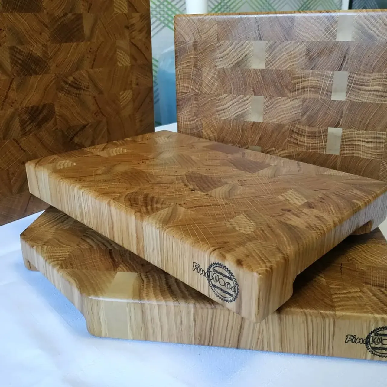 Доски готовы и отправляются к своим владельцам. Отличные торцевые доски из дуба. Лучшего материала для торцевых досок не найти. Дуб является природным антисептиком.

#издереваназаказ #торцеваяразделочнаядоска #торцеваядоскаиздуба #торцеваядоска #торцеваядосканазаказ #столярнаямастерская #мастерскаяfinewood #finewoodмастерская #изделияиздерева