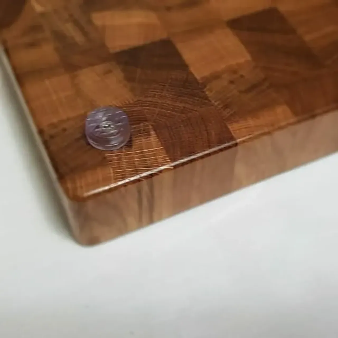 Ещё одна дубовая красотка отправилась к своему хозяину. Торцевая разделочная доска из дуба. Размер 30х40х4 см.
#издереваназаказ #изделияиздерева #торцеваяразделочнаядоска #торцеваядоска #торцеваядоскаиздуба #торцеваядосканазаказ #торцевыедоски #столярная_мастерская #столярныеработы #столярнаямастерская #издеревадлякухни