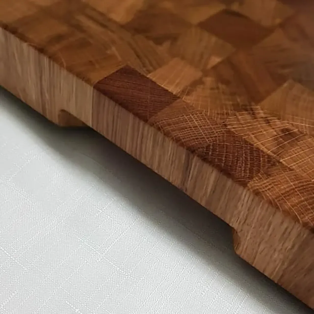 Ещё одна дубовая красотка отправилась к своему хозяину. Торцевая разделочная доска из дуба. Размер 30х40х4 см.
#издереваназаказ #изделияиздерева #торцеваяразделочнаядоска #торцеваядоска #торцеваядоскаиздуба #торцеваядосканазаказ #торцевыедоски #столярная_мастерская #столярныеработы #столярнаямастерская #издеревадлякухни