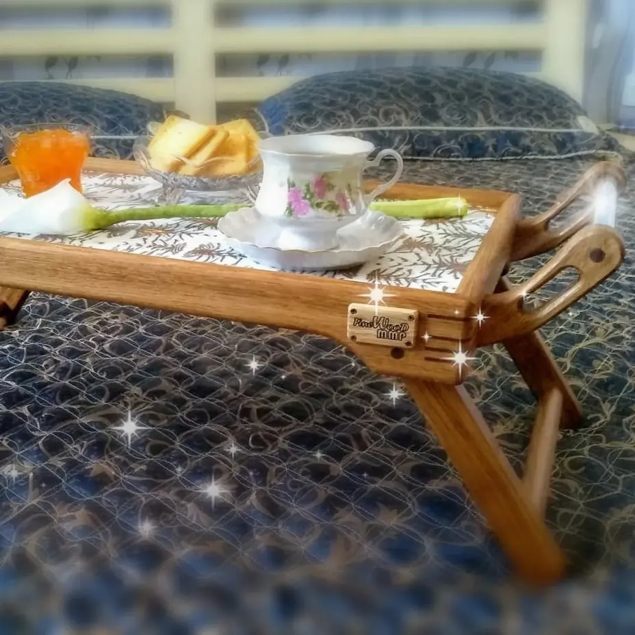 Побалуйте своих близких завтраком в постель!Столик - поднос для завтрака. Материалы: дуб, падук, нерж. сталь, эпоксидная смола, шишки.
#ручнаяработа #столикдлязавтрака #столиквкровать #подносиздерева #подносизэпоксиднойсмолы #издереваназаказ #дубовыйстолик #смолаэпоксидная