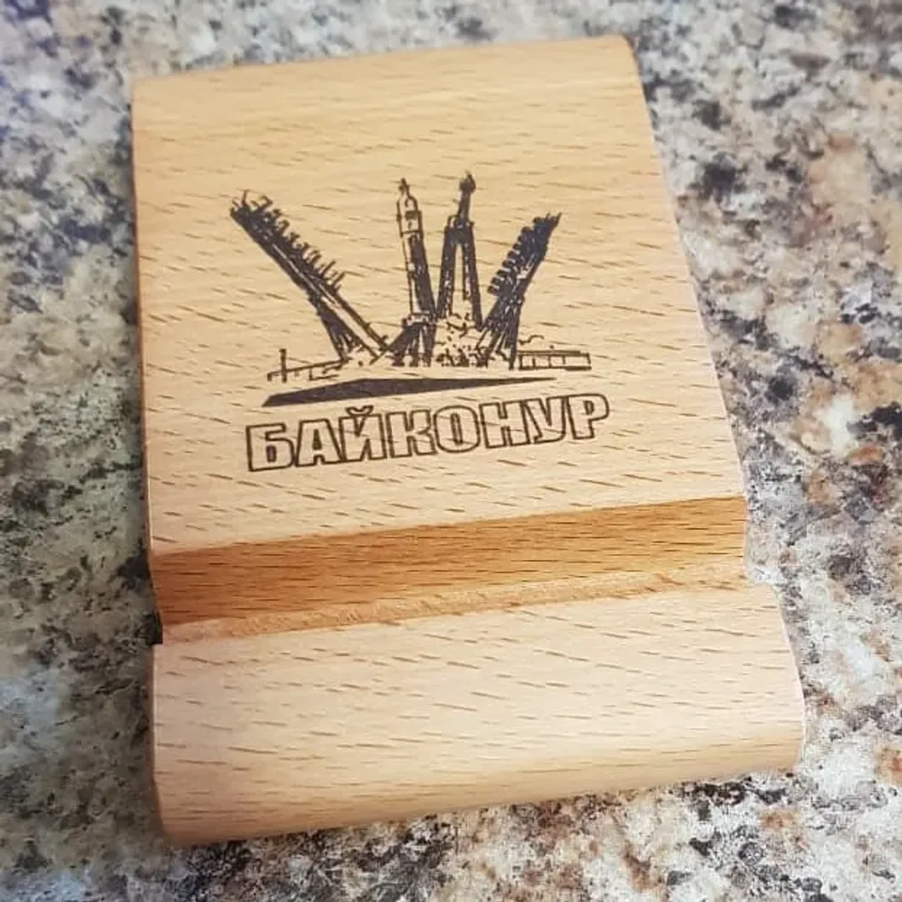 В продолжение предыдущему посту. Подставочек с эмблемой "Байконур". Материал бук, покрытие маслом.
#изделияиздерева #ручнаяработа #издереваназаказ #ручнаяработаназаказ #столярнаямастерская