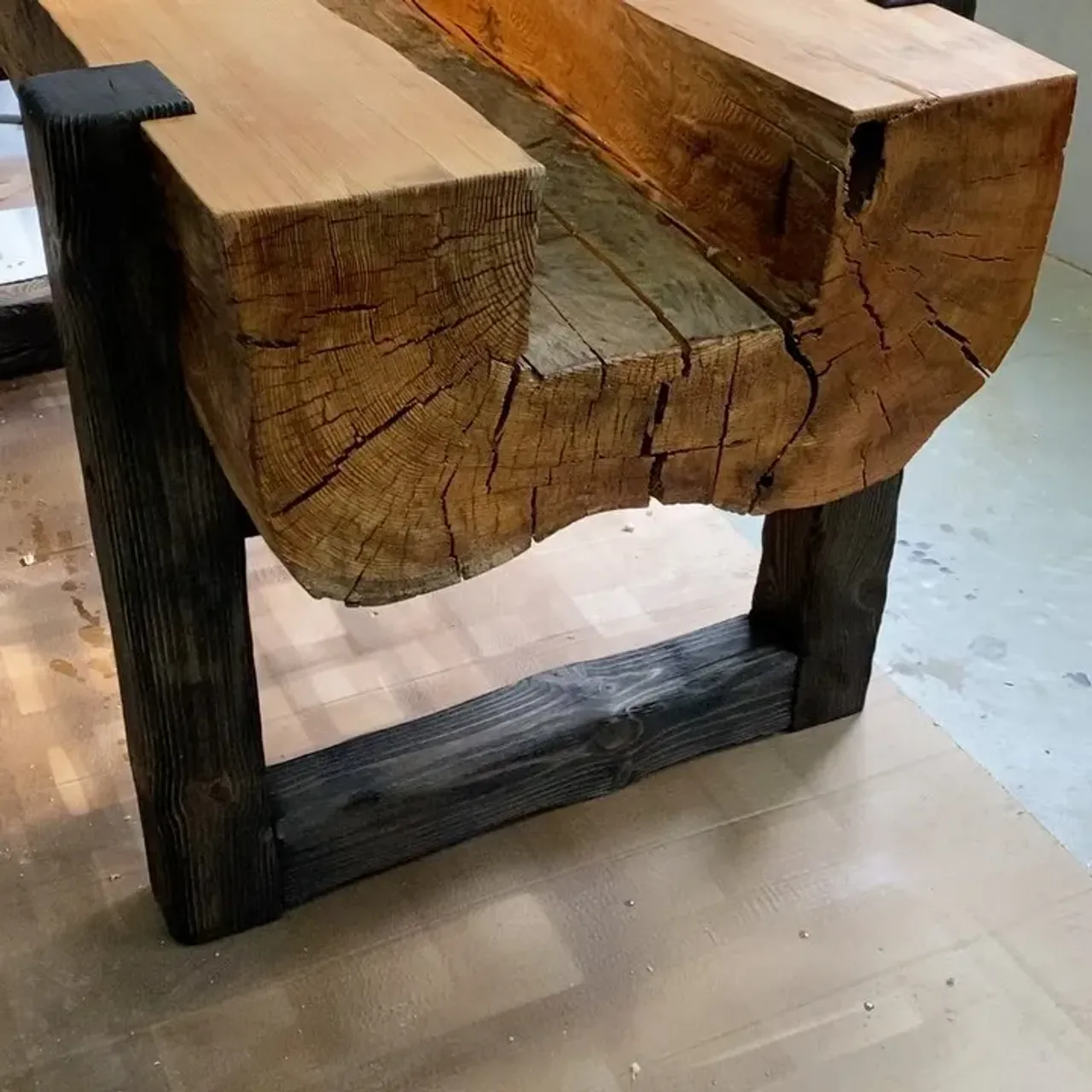 Уже вид появляется вид!!! Стол с рекой, будет установлен насос и закольцован перелив воды по жёлобу. На столешницу будет сделано большое 10 мм стекло!! Следите дальше!!!!
#столрека #творчество #столназаказ #столизбревна #столбомба