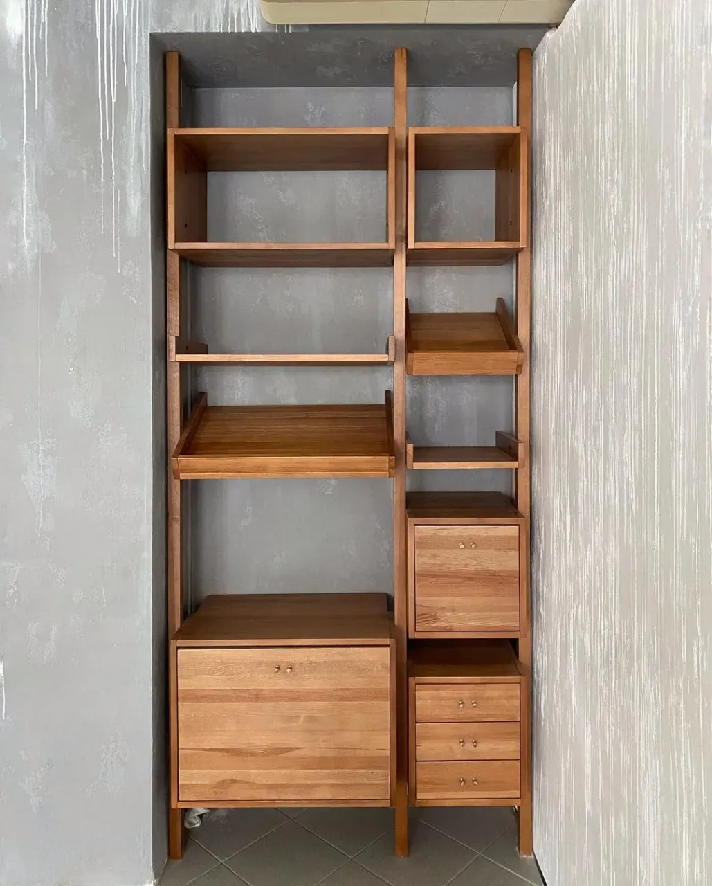 Рабочий стеллаж из массива сосны! Лоточки, ящички, шкафчики, полочки!☝️👍Все присутствует!!!🔥🔥🔥На заказ конструкцию можно сделать ЛЮБУЮ!!! И ЦВЕТ ТОЖЕ!💥💥💥
————————————————————
Телефон для онлайн заказа (для тех кто сидит дома) 📞📞📞 8-912-826-18-75
————————————————————
#вместемысила #работаемонлайн #мебельизсосны #мебельиздерева #стеллаж #стеллажиздерева #деревянныйстеллаж #дизайнеринтерьера #дизайнерскаямебель @design_a_studia #mebel #woodworking #wood #interiordesign #interior #massiv43 #мебельназаказ #мебельназаказкиров