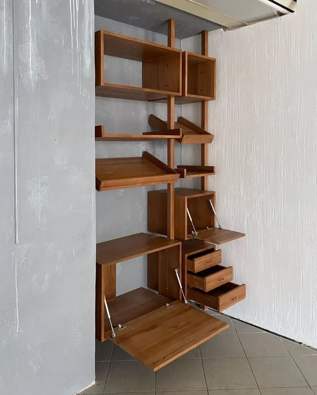 Рабочий стеллаж из массива сосны! Лоточки, ящички, шкафчики, полочки!☝️👍Все присутствует!!!🔥🔥🔥На заказ конструкцию можно сделать ЛЮБУЮ!!! И ЦВЕТ ТОЖЕ!💥💥💥
————————————————————
Телефон для онлайн заказа (для тех кто сидит дома) 📞📞📞 8-912-826-18-75
————————————————————
#вместемысила #работаемонлайн #мебельизсосны #мебельиздерева #стеллаж #стеллажиздерева #деревянныйстеллаж #дизайнеринтерьера #дизайнерскаямебель @design_a_studia #mebel #woodworking #wood #interiordesign #interior #massiv43 #мебельназаказ #мебельназаказкиров