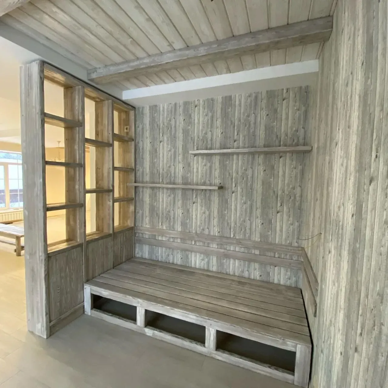 Зонирование комнаты деревянным стеллажом! 
#мебельизсосны #мебельспатиной #патинированныефасады #всеиздерева #интерьер #интерьерныерешения #стиль #деревянныйстиль #кроватьподзаказ #кроватьподзаказкиров #кроватькиров #кроватьиздерева #стеллажиздерева #деревянныйдом #деревенскийстиль #деревовинтерьере #делаемвсеиздерева #стеллаж #стеллажи #загородныйдом #жизньзагородом #мебельизсосныподстарину #мебельизсосныназаказ #патинирование #доскинапотолке #фальшбалки #фальшбалкивинтерьере #фальшбалкиназаказ #массив43