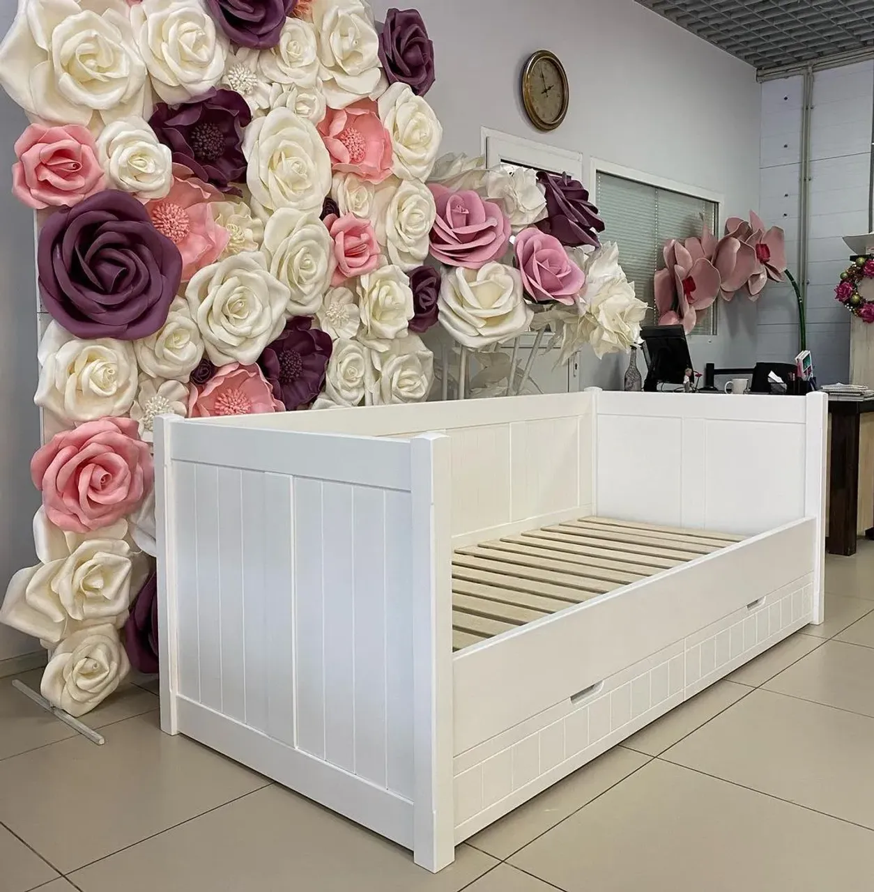 Доброго вечера!!! А у нас детская тема. Заказчица скинула картинку детской кровати,  и Мы ее сделали)))!👍 Массив Сосны с белым матовым акриловым покрытием. Завтра заказ отправим к заказчикам в Ухту. А мы снова для Вас будем делать что-нибудь интересненькое)))! ✌️✌️✌️
🪓🔨🪓🔨🪓🔨🪓🔨
Есть ли Вы предпочитаете мебель из дерева, а не из МДФ или ЛДСП, то Вам прямая дорога к Нам!!! Ждём по адресу: Киров, Заводская 19, «Вятка-Эко» по предварительному звонку : 8-912-826-18-75 Евгений.
————————————————————-
#мебельназаказ #мебельиздереваназаказ #деревяннаямебельназаказ #кроватьиздерева #деревяннаякровать #деревянная #экологичнаямебель #мебельвдетскую #детскаямебель #детскаякроватьназаказ #работасдеревом #деревянныеизделия #своямастерская #свойцех #массив43 #wood #woodworking #interiordesign #interior #bedroomdesign #woodbed #лепесток43