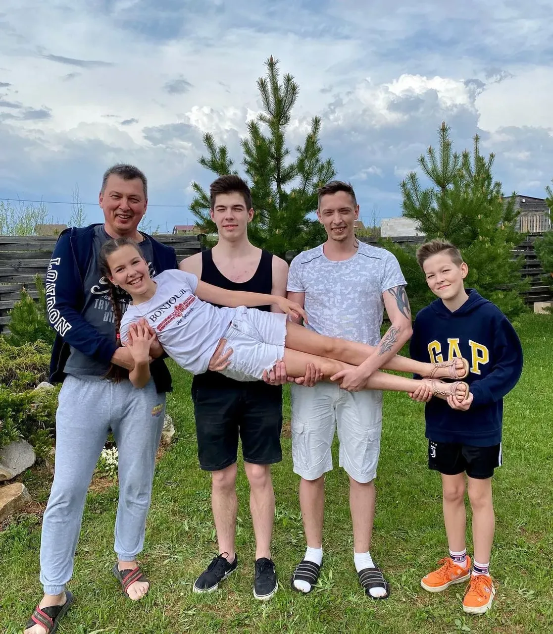 Моя семья 👉 МОЕ БОГАТСТВО!!! Три сыночка, лапочка дочка,
любимая супруга @okliukina. Ради этих людей хочется работать и воплощать в реальность свои идеи, а их так много в голове)))🤪. ТАК ЧТО, МЫ ДЕЛАЛИ, ДЕЛАЕМ И БУДЕМ ДЕЛАТЬ КРАСИВУЮ и ОРИГИНАЛЬНУЮ МЕБЕЛЬ ИЗ ДЕРЕВА! 
👍👍👍👍👍👍👍👍👍👍👍👍👍👍
Мой тел. 8-912-826-18-75 📞
💥💥💥💥💥💥💥💥💥💥💥💥💥💥
#моясемьямоебогатство 
#трисыночкаилапочкадочка #детивдохновляют #мебельиздерева #мебельиздереваназаказ #семьявдохновляет #интереснаяработа #любимаясемья❤️ #любимаяработа #всевместемысила #незряживу #woodworking #wood #woodwork #интереснаяжизнь #интереснаяработа #всяжизньвпереди