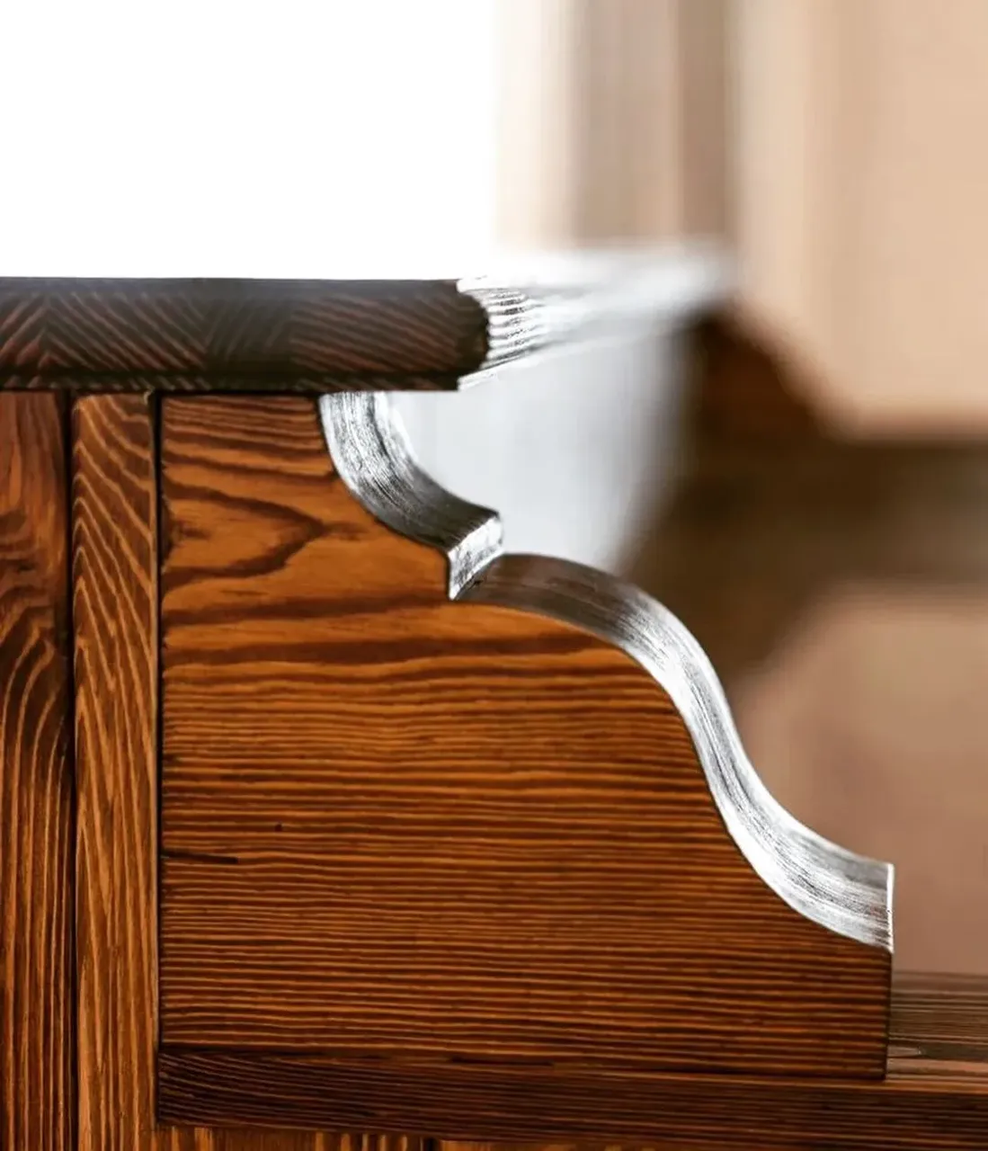 Отделка кухонного острова деревом: верхняя столешница, каркас из досок и точеные элементы добавили в интерьер свою изюминку! Покрытие маслом «Hesse», цвет темный орех. Интерьер и стиль мебели от @design_a_studia .
На заказ работаем с любым деревом! Воплотим в реальность мебель из дерева по любому проекту.
—————————————
+7-912-826-18-75 Евгений
—————————————
#изделияиздерева #деревяннаямебель #деревяннаямебельназаказ #отделкадеревом #точеныеизделия #деревянныйдекор #мебельизсосны #мебельизсосныназаказ #работасдизайнерами #мебельпопроекту #мебельпопроектудизайнера 
P.S. 📸 Фото предоставлены @ivanblagushin 💪👍👍👍