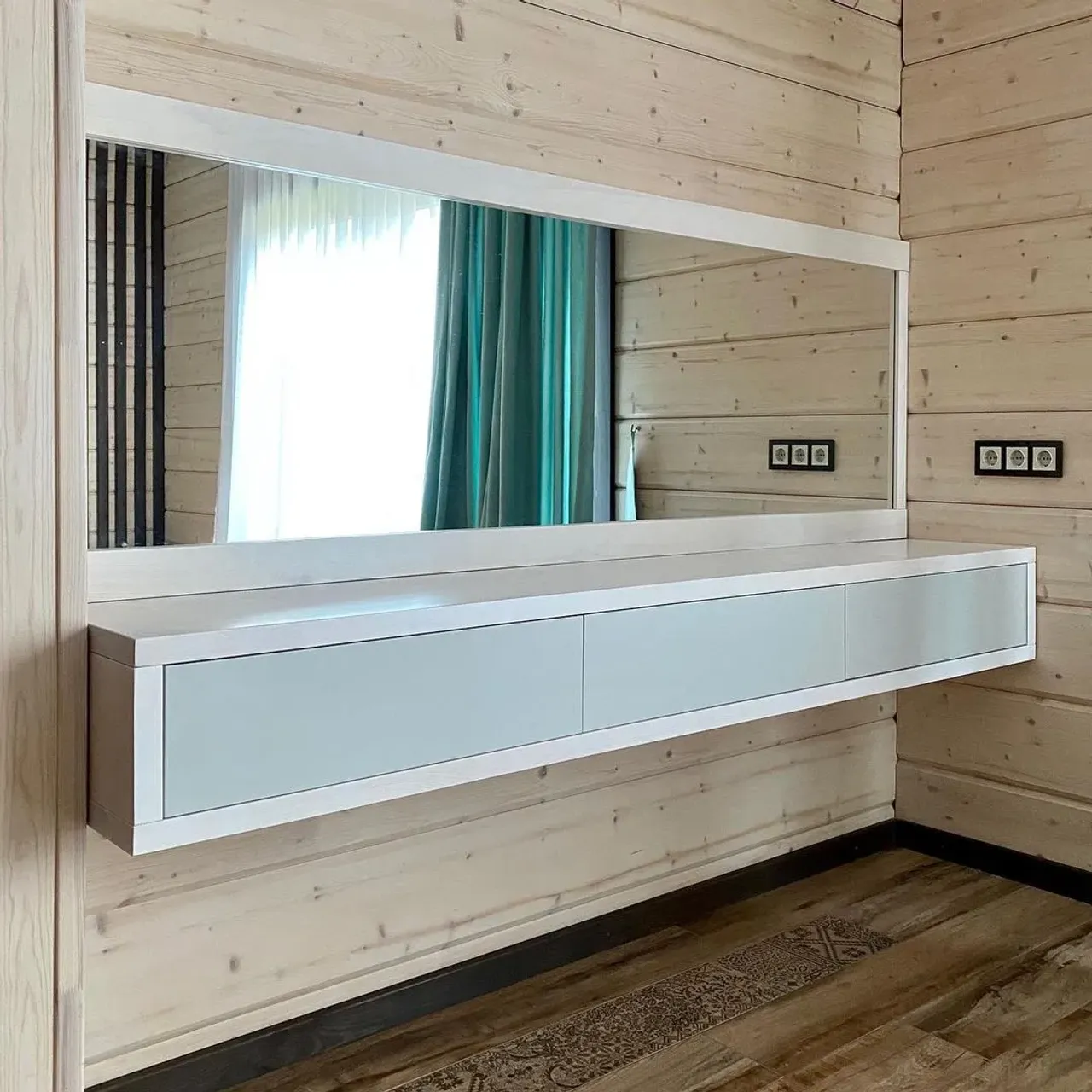 Шикарный, большой и удобный макияжный стол с огромным зеркалом изготовили и установили нашим заказчикам!!! 
💥Стиль
💥Качество
💥Дерево
💥Система Push-ups (открытие от нажатия)
🚛Отправим в любую точку!!!
#макияжныйстол #макияжныйстолик #макияжныйстолкиров #мебельвспальню #деревяннаямебель #деревяннаямебельназаказ #зеркаловдеревяннойраме #деревяннаямебельназаказ #мебельвзагородныйдом #крутожитьзагородом #деревянныйстиль #деревовинтерьере #деревянныеизделия #любовькдереву #pushup #massiv43