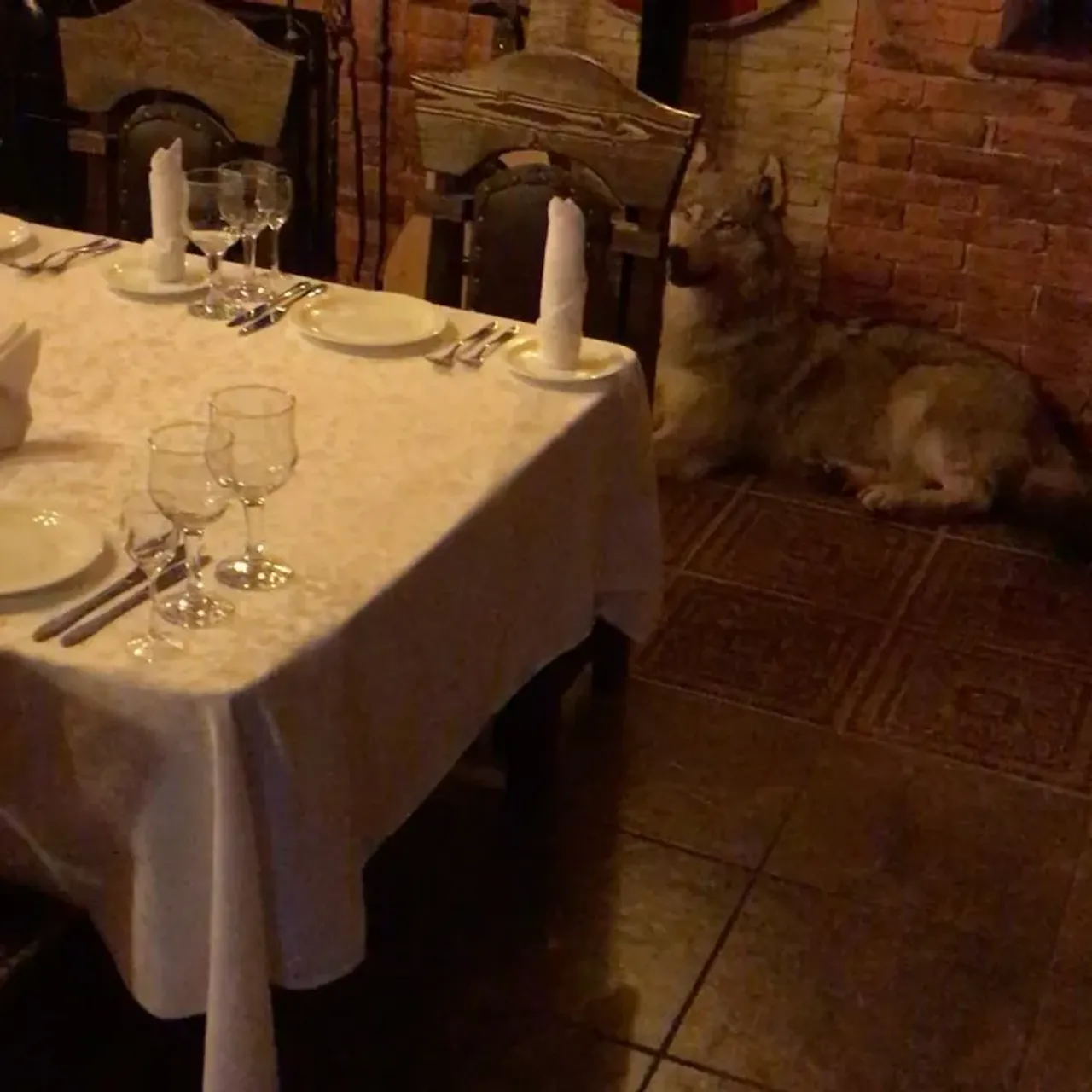 Как чертовски приятно, когда больше 10 лет нашей мебели, в ресторане, а она как новая!!! И ещё больше приятно, то что заказчики возвращаются за новым заказом!👍
👏👏👏👏👏👏👏👏👏
📲+79128261875
Отправим в любую точку планеты!☝️
#деревянныеизделия #деревообработка #состареннаямебель #мебельподстаринуназаказ #мебельдляресторанов #мебельдлябаровиресторанов #мебельвбар #шкафбар #шкафподстарину #design #woodworking #wood #woodwork #oldwood #massiv43 #шкаф #бар #берлога #массив43