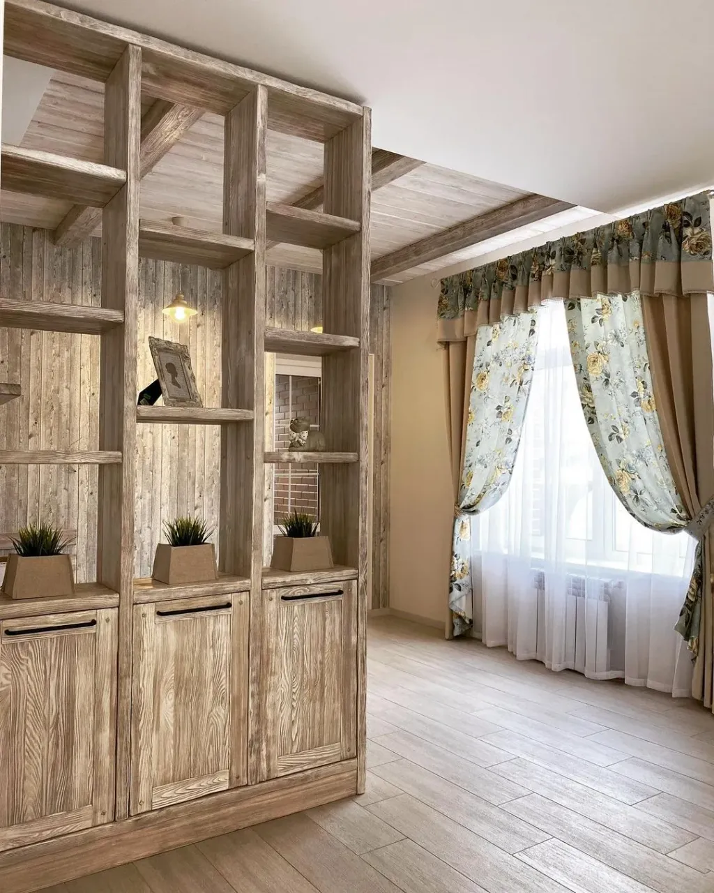 Зонирование пространства с помощью стеллажа! Красиво и изящно
💥Массив сосны 💥Брашировка
💥Патинирование
💥На заказ все что угодно) ➡️ из дерева☝️!!!
📞8-912-826-18-75
-Замеры
-Договор
-Гарантия
💥Отправка в любую точку!
#стеллаж #стеллажиздерева #стеллажиназаказ #стеллажстумбой #зонированиекомнаты #зонированиепространства #зонированиегостиной #мебельиздерева #мебельиздереваназаказ #мебелькиров #мебельсбрашировкой #мебельспатиной #мебельвзагородныйдом #экологичнаямебель #экологичнаямебель #интерьериздерева