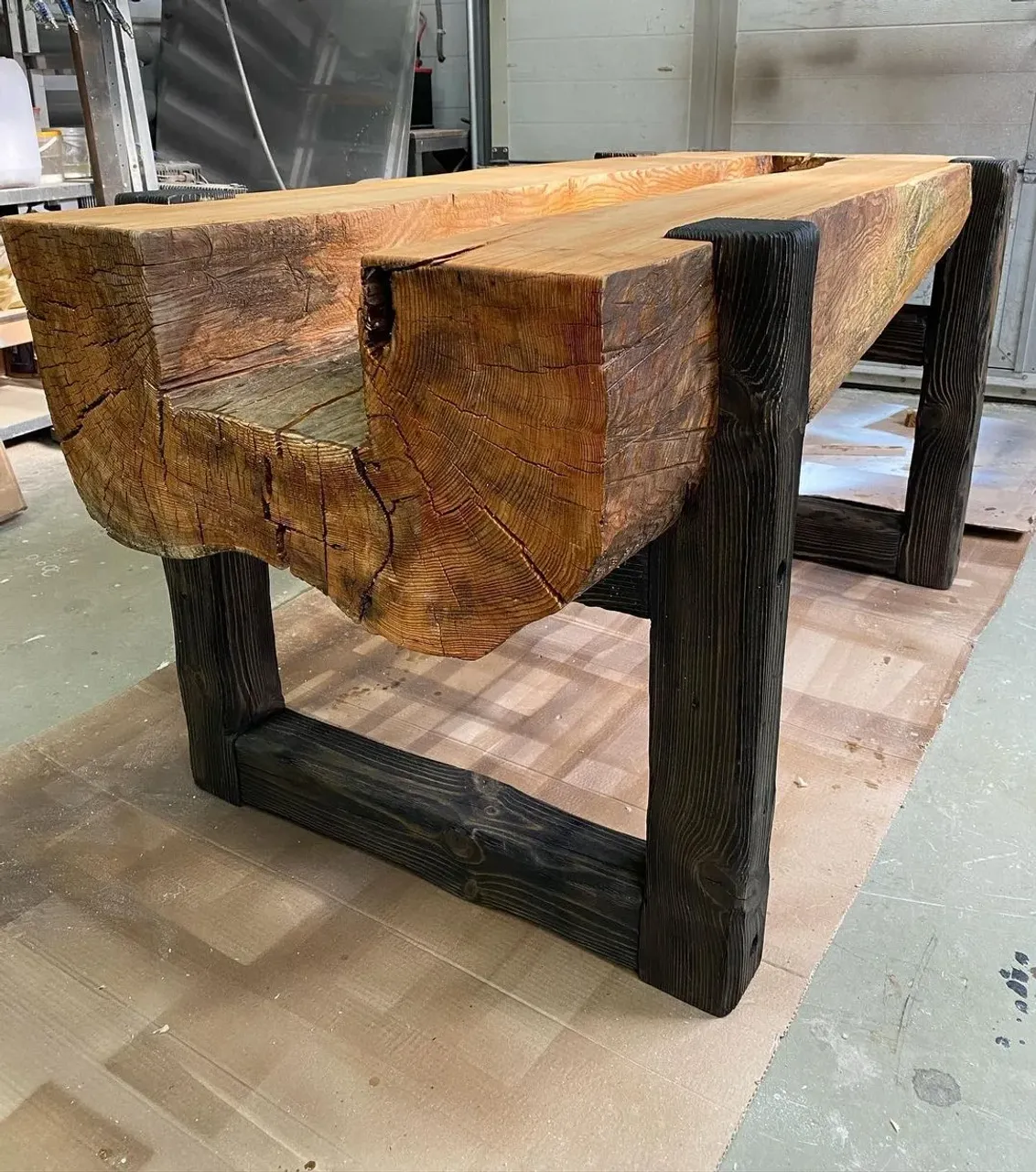 Уже вид появляется вид!!! Стол с рекой, будет установлен насос и закольцован перелив воды по жёлобу. На столешницу будет сделано большое 10 мм стекло!! Следите дальше!!!!
#столрека #творчество #столназаказ #столизбревна #столбомба