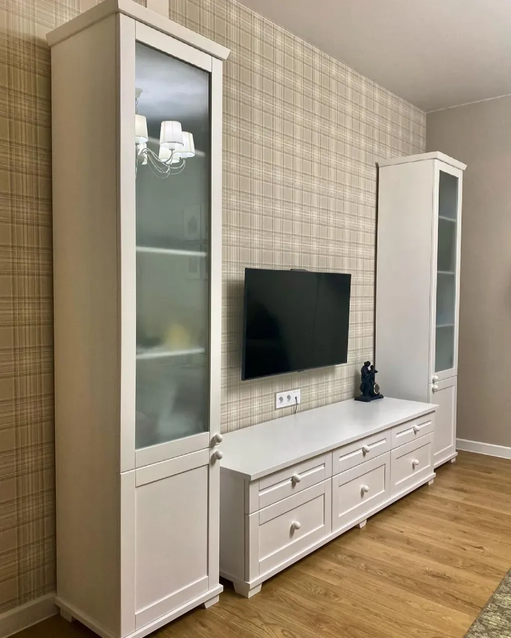 Шикарный набор получился! Пеналы идеально смотрятся в наборе с тумбой под TV. Все изготовлено исключительно из массива сосны, покрытие - полиуретановая двухкомпонентная краска , вся Фурнитура с системой доводки. 
💥Делаем любую мебель на заказ💥
💥Гарантия качества💥
💥Отправка в любую точку💥
...................................................
☎️8-912-826-18-75 Евгений 
...................................................
#мирмебели #мебельназаказкиров #мебельиздереваназаказ #деревяннаямебель #мебельиздерева #мебелькиров #тумба #тумбаподтв #мебельизсосны #мебельизсосныназаказ #мебельизясеня #мебельиздуба #столярка #мастерскаямебели #экологично