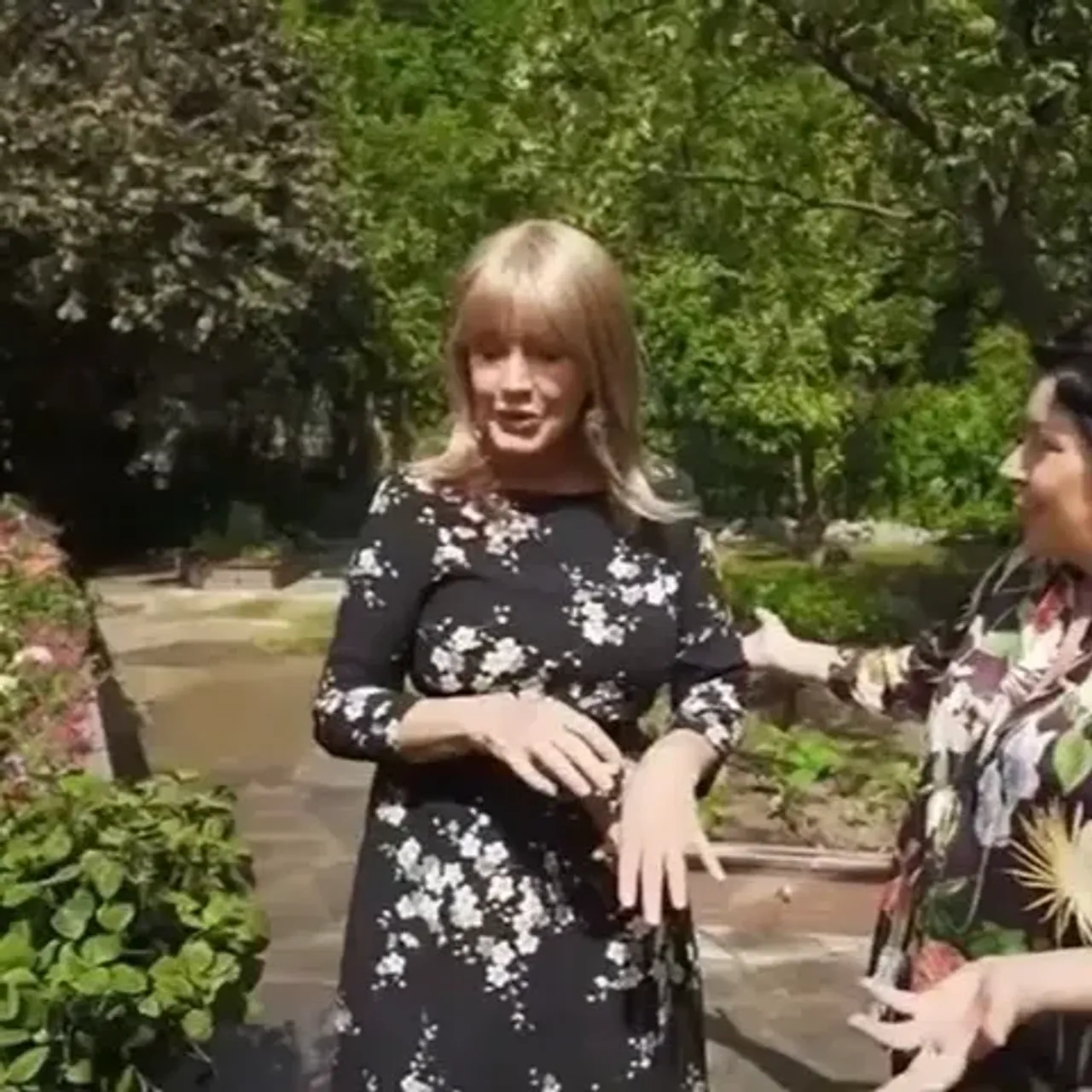 Ну вот друзья, и Мы попали на телеэкран👍!!! Приняли участие на 1 канале, в передаче «На Дачу с Наташей Барбье», в которой исполнялся проект для известной актрисы театра и кино, Елены Прокловой. А предложение на участие Мы получили от дизайнера этого проекта @manana_design . По достоверным источникам, наша деревянная мебель понравилась. Рассмотрим любые заказы на изготовление мебели по индивидуальным проектам!!! 
💥Гарантия качества!
💥Мебель только из дерева!
💥Отправка в любую точку!
📲8-912-826-18-75 Евгений
—————————————————————
#надачу #надачуснаташейбарбье #деревяннаямебельназаказ #деревяннаямебель #мебелькиров #мебельвзагородныйдом #деревянныеизделия #мебельдлядуши #мебельназаказ #интерьериздерева #брашированноедерево #массив43 #дачнаямебель #мебельиздерева #мебельиздереваназаказ #мебелькиров #мебельназаказкиров #работасдизайнерами #изготовлениемебели #изготовлениемебелиназаказ #мебельподстарину #массивнаямебель