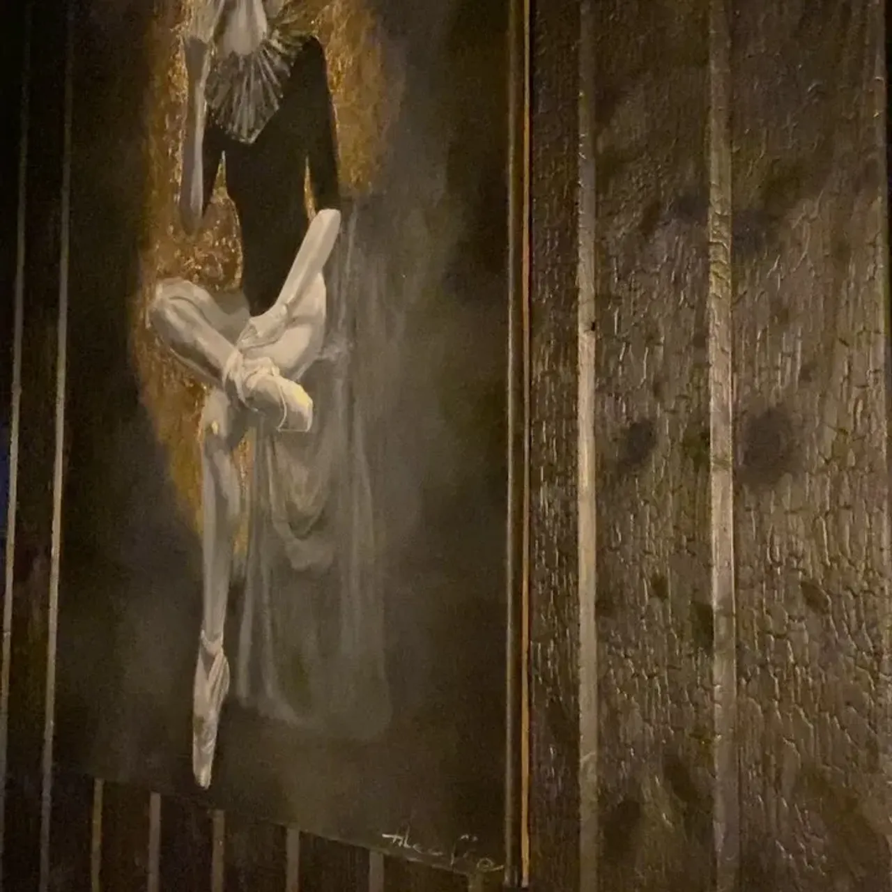 Как Вам такой стиль интерьера? Отделка угольной доской участков стен! Для нас был непривычный опыт, но Мы справились!!! Дерево в Любой фактуре смотрится изысканно.☝️
💯% 👉Оригинально! Проект @design_a_studia 🔥🔥🔥
#угольнаядоска #обжигдерева #обжиг #оригинальныйдизайн #дизайнресторана #уголь #декоративнаяотделка #декорнастену #стеновыепанели #стеновыепанелиназаказ #доскивинтерьере #горелка #обожженноедерево