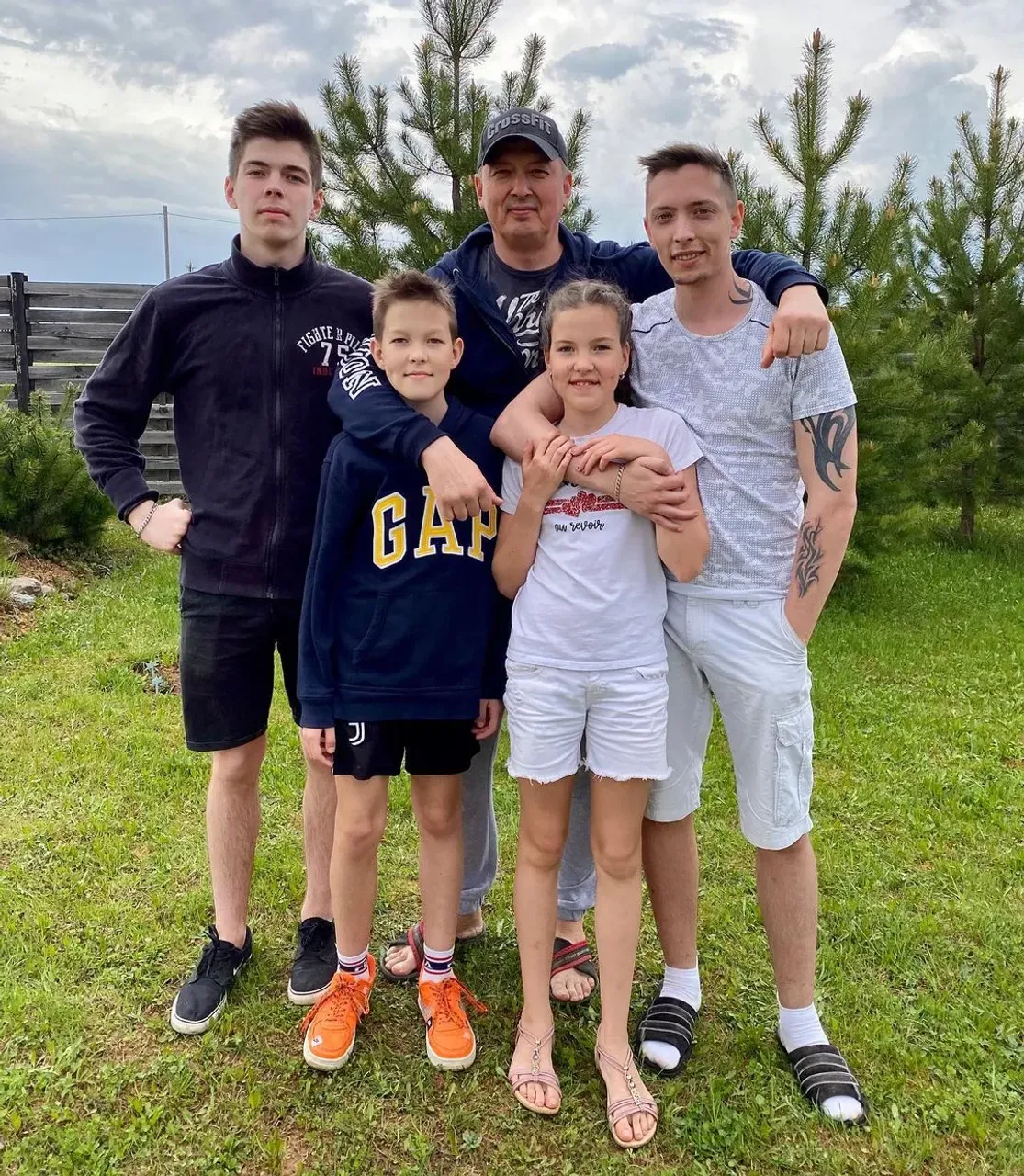 Моя семья 👉 МОЕ БОГАТСТВО!!! Три сыночка, лапочка дочка,
любимая супруга @okliukina. Ради этих людей хочется работать и воплощать в реальность свои идеи, а их так много в голове)))🤪. ТАК ЧТО, МЫ ДЕЛАЛИ, ДЕЛАЕМ И БУДЕМ ДЕЛАТЬ КРАСИВУЮ и ОРИГИНАЛЬНУЮ МЕБЕЛЬ ИЗ ДЕРЕВА! 
👍👍👍👍👍👍👍👍👍👍👍👍👍👍
Мой тел. 8-912-826-18-75 📞
💥💥💥💥💥💥💥💥💥💥💥💥💥💥
#моясемьямоебогатство 
#трисыночкаилапочкадочка #детивдохновляют #мебельиздерева #мебельиздереваназаказ #семьявдохновляет #интереснаяработа #любимаясемья❤️ #любимаяработа #всевместемысила #незряживу #woodworking #wood #woodwork #интереснаяжизнь #интереснаяработа #всяжизньвпереди