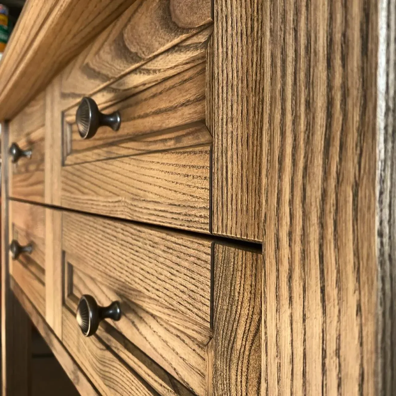 Вы любите мебель из дерева?  Не шпон, не МДФ, а настоящий массив, да ещё и покрытый воском, а не краской!☝️. С каждым заказом становится все больше поклонников мебели из ценных пород древесины: ясень, дуб, орех. Хотя и сосна уже в цене закупа выросла так, что ее тоже можно прировнять к ценным породам))).😂
.................................................................
Звоните, пишите, заказывайте!!! 
💥Время не ждёт, живём один раз!☝️
☎️8-912-826-18-75
#мебельиздереваназаказ #деревяннаямебельназаказ #вседелаемиздерева #мебелькиров #работаемсдизайнерами #творчество #творческаямастерская #столярныйцех #мебельизясеня #мебельиздуба #мебельизореха