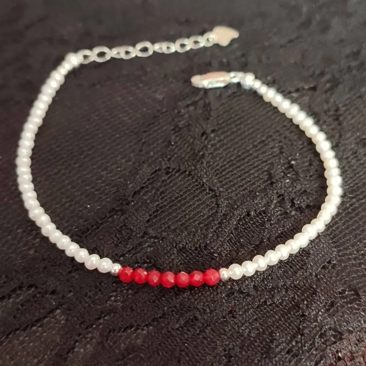 🎁Роскошный подарок, достойный королевы
💞Все для вас, милые дамы

💎Браслет из мелкого натурального жемчуга с
💎Рубинами. 
Фурнитура серебро 925 пробы

12-14/02
@delhibazar 
Арбат 24, 2й этаж
С 12.00 до 20.00
Вход свободный 
#чокер #чокерсжемчугом #кольеизнатуральныхкамней
#украшениясрубином #украшениясжемчугом #браслетымосква #браслетсжемчугом #натуральныекамни #украшенияизнатуральныхкамней #деньвалентина #деньвсехвлюбленных #oxy_jewellery