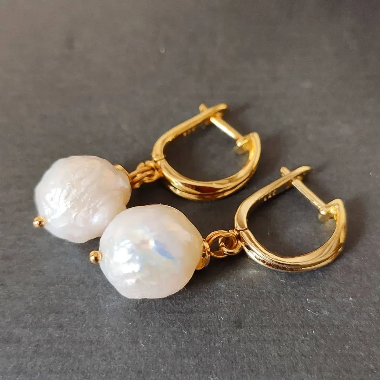 Серьги Жемчуг  бусина1,2 см
Фурнитура люкс
Лёгкие
Гипоаллергенные
#серьги_москва #серьги #украшения #серьгицепи #украшенияцепи #oxy_jewellery