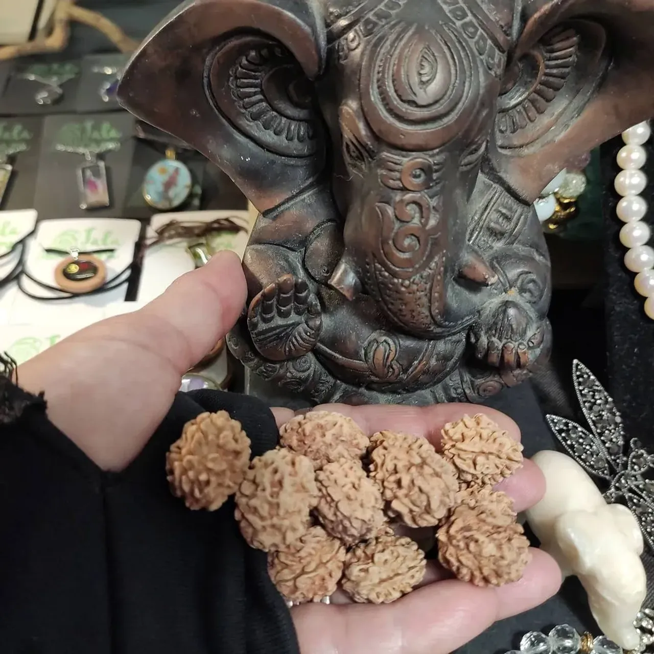 📿 Рудракша 3 муки
@delhibazar 
ст.Арбат, 24, 2й этаж
С 11.00 до 20.00
Вход свободный
9-11/10.2020
#рудракша #четки  #мала #браслетысрудракшей #шива #ом #ганеша #шиваизм #йога #oxy_jewellery