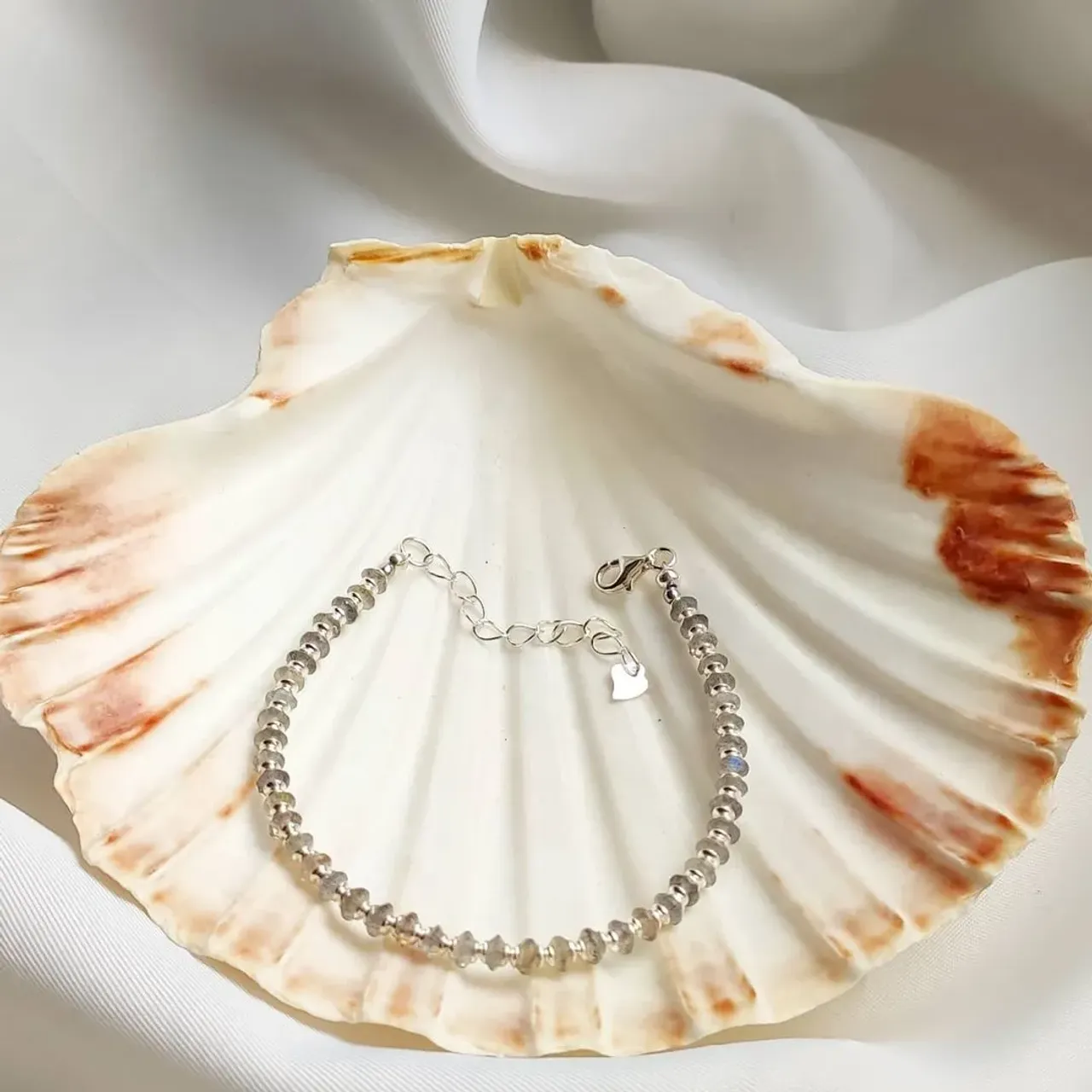 🤗Рада представить новое творение от #oxy_jewellery
Браслет из
💎Лабрадорита
В окружении серебряной фурнитуры
❇️Модель, так полюбившаяся моим поклонницам
❇️Уникальность этого браслета в редкой огранке самоцвета
☝️Браслет будет представлен на ежемесячной ярмарке @delhibazar
19-21/03 с 13.00 до 20.00
Арбат, 24, 2й этаж
Вход свободный
✍️Для заказа пишите в директ
🚀Отправка в любую точку мира
#браслетымосква #браслетыизнатуральныхкамней #браслетручнойработы #лабрадорит #украшенияизнатуральныхкамней #украшениядевушкам #подарокдевушке #модныеаксессуары #модныеукрашения2021 #аксессуары