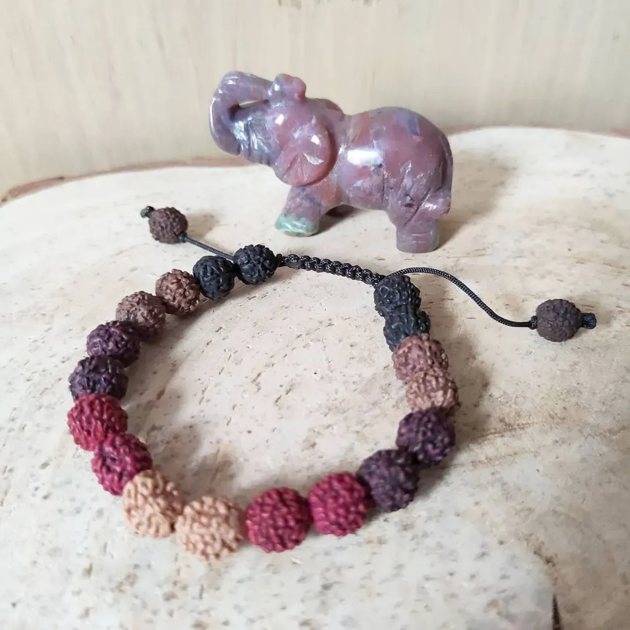 🌺Браслеты конфетти
5 цветов рудракши в одном браслете
🌺Ограниченная коллекция
#рудракша #шива #парвати #ганеша
#шиваизм #браслетысрудракшей #oxy_jewellery #йога #yoga