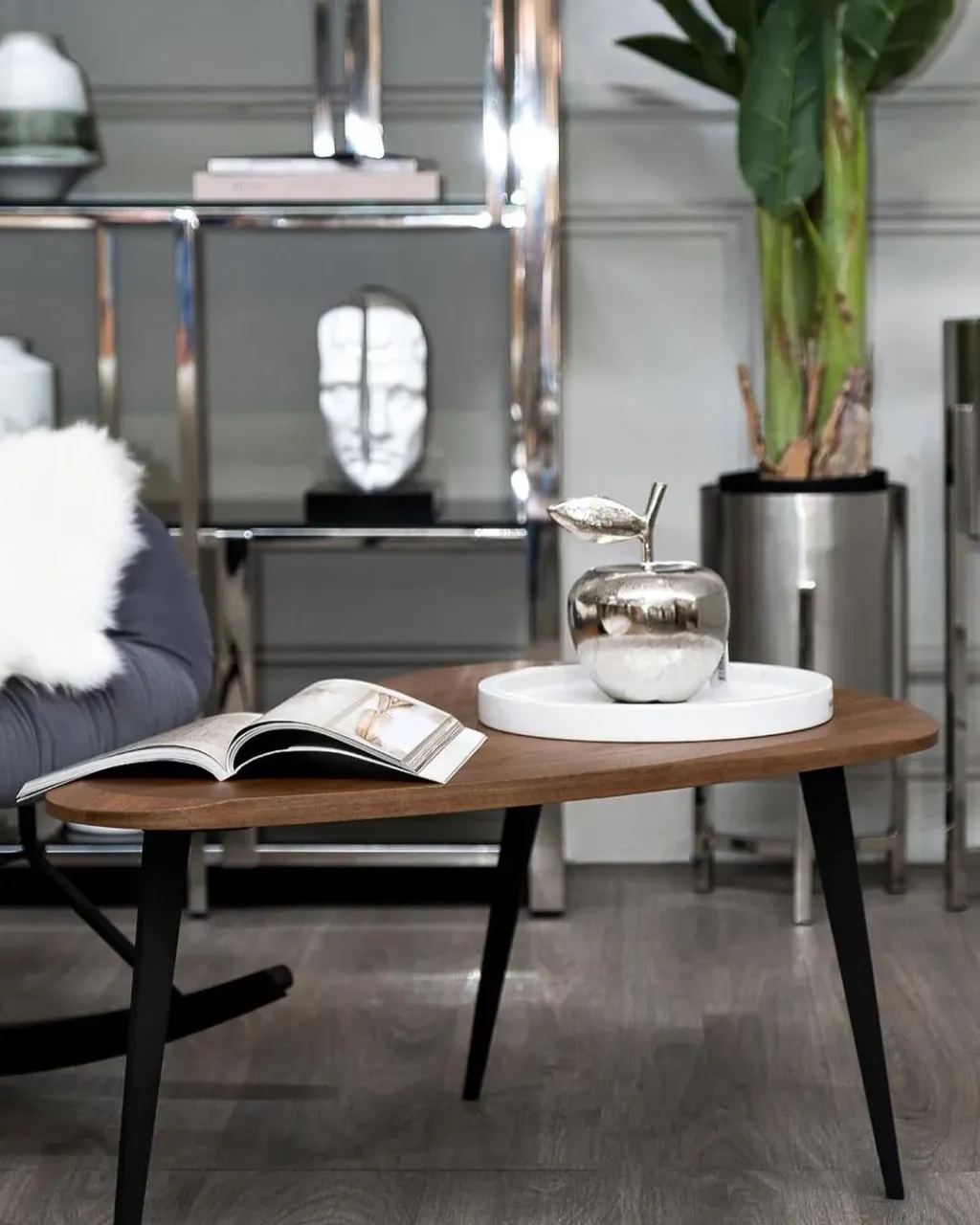 OUR INTERIOR▫️

Kõiki pildil olevaid tooteid saab tellida meie salongist: Paadi tee 3◽️

#sisustus #interiordesign #interior #interjöör #artdeco #tallinn #mööbel