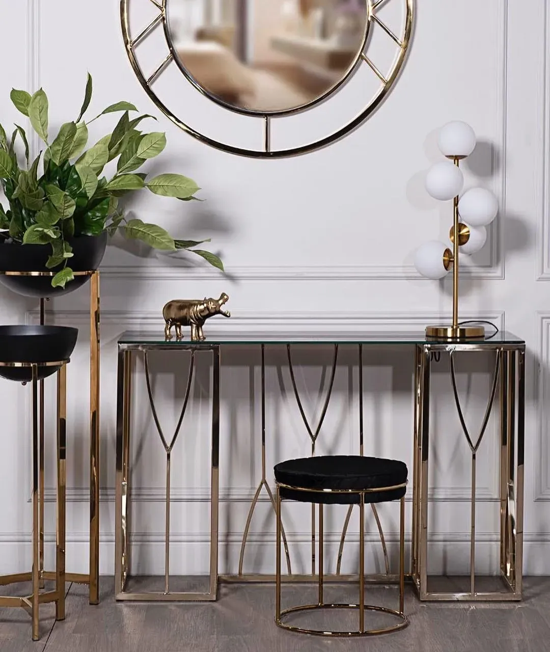 UUS KOLLEKTSIOON ▫️ .
.
Juba kohal! Uues stiilsed pingid meie salongis Tallinnas: Paadi tee 3 #sisustus #tallinnmööbel #luksuslikmööbel #interjöör #interiohome #interior #interiordesign