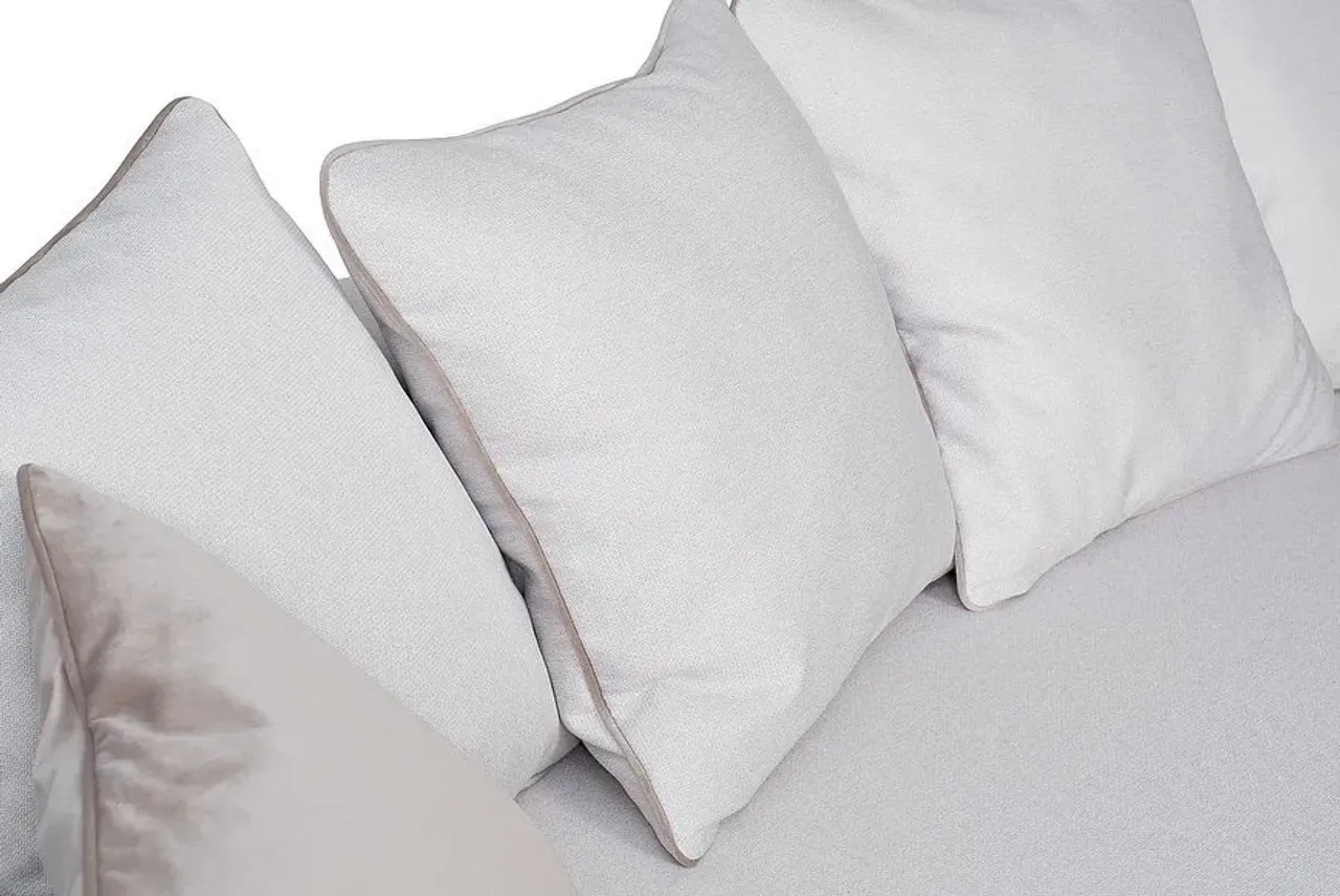 Meie diivan Mores ▫️
.
.
Stiilne diivan saab tellida mis tahes värvi. Diivan võib olla kokkupandav ja ilma mehhanismita. Tellida: info@interiohome.ee või külasta meie salong Tallinnas: Paadi tee 3 ▫️
.
.
Стильный диван Морес можно заказать в любом цвете, в раскладном варианте или без механизма. Для заказа: info@interiohome.ee или посетите наш салон в Таллинне: Paadi tee 3 ▫️ #sisustus #mööbeltallinn #artdecostiil #interior #interiordesign #interjöör #Tallinn #mööblisalong