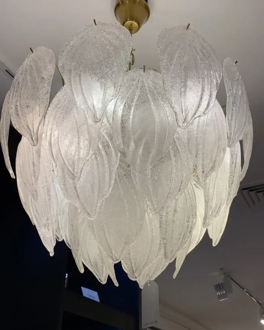 Lühtrid, põrandalambid, laualambid, seinalambid.. suur valik meie salongis @interiohome.ee 

#sisustus #valgustid #valgustidisain #valgustidtallinn #interjöör #mööbel