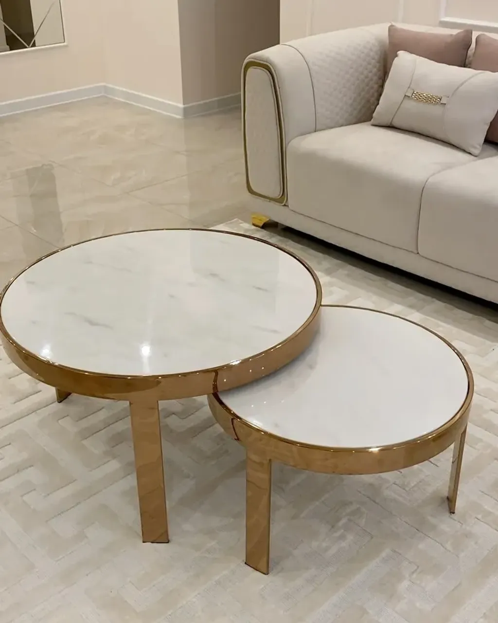 Meie klientidel on parim maitse! 🧡

▫️Veel üks uus korter meie interjööriga Tartus. Heledad toonid loovad hubaduse. 
INTERJÖÖRIS: meie kohvilaudade komplekt, valge vaip 100% viskoos, riiul, kummut ja vaasid. 

▫️Ещё одна великолепная квартира с нашим интерьером в Тарту. Светлые тона создают уют. 
В ИНТЕРЬЕРЕ: наш комплект кофейных столиков, ковер из 100% вискозы, комод, стеллаж и вазы

#sisustus #interjöör #Tallinn #mööbeltallinn #furnituredesign